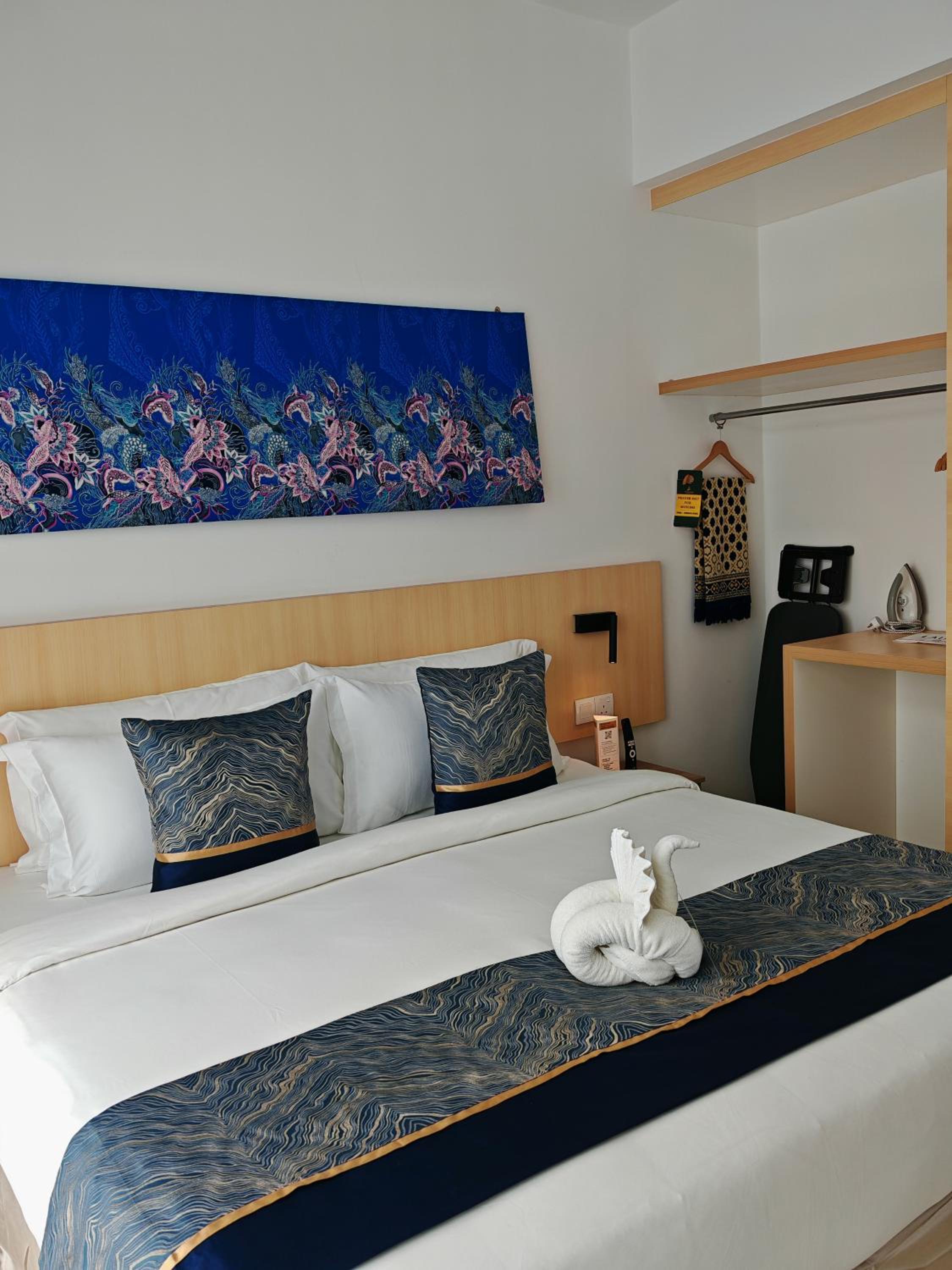 Deluxe King Room - Photo 1