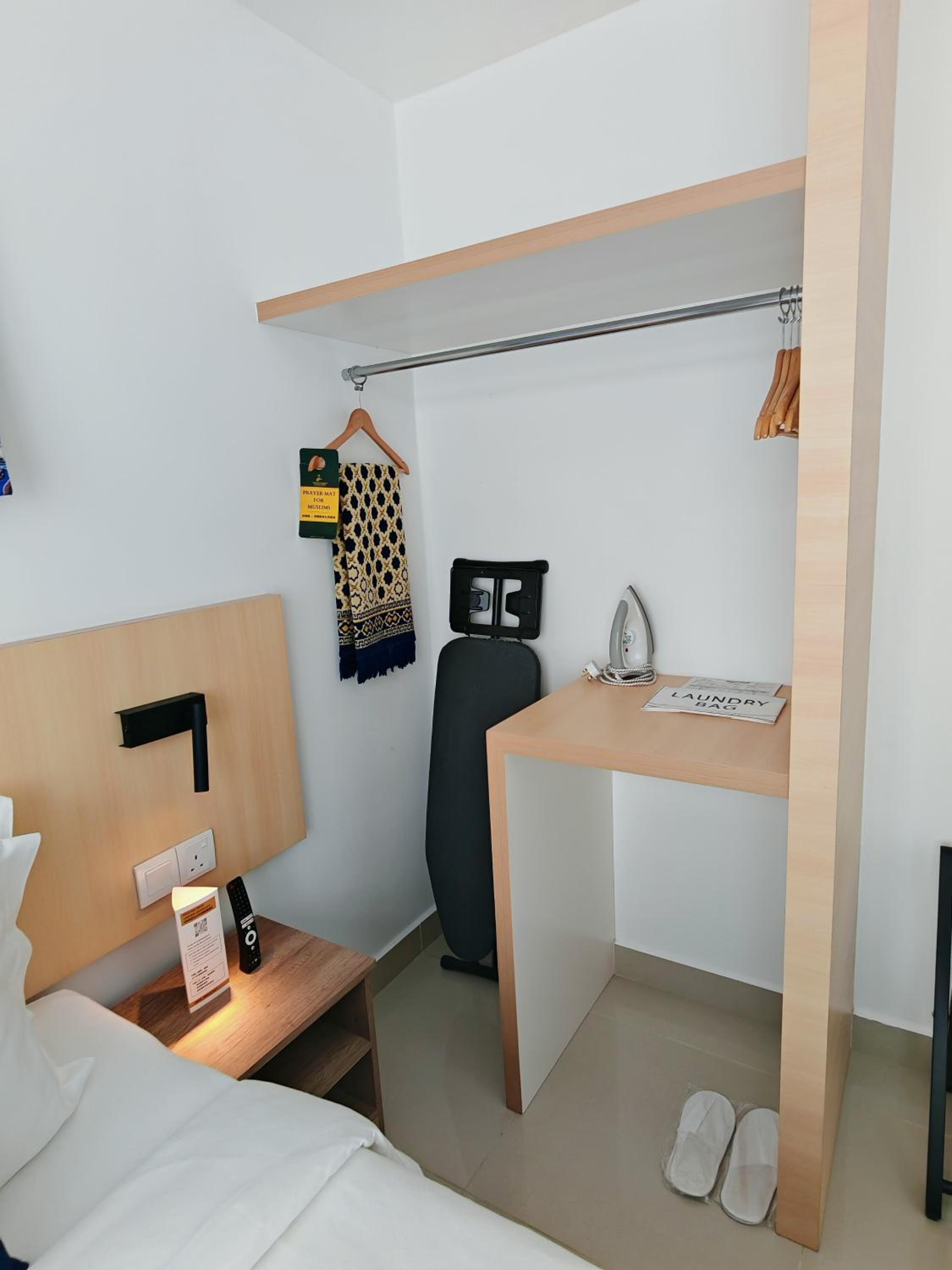 Deluxe King Room - Photo 3