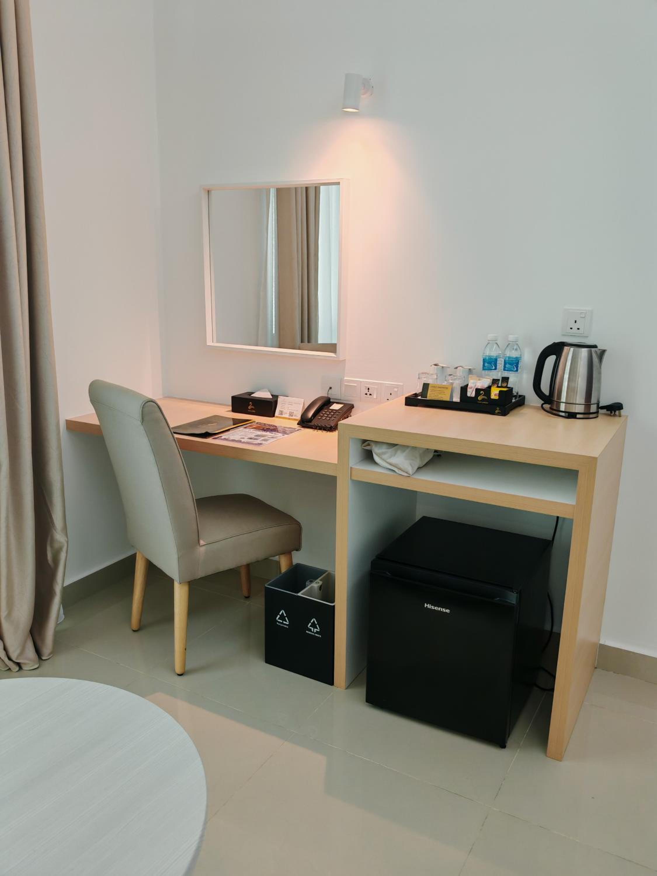 Deluxe King Room - Photo 5