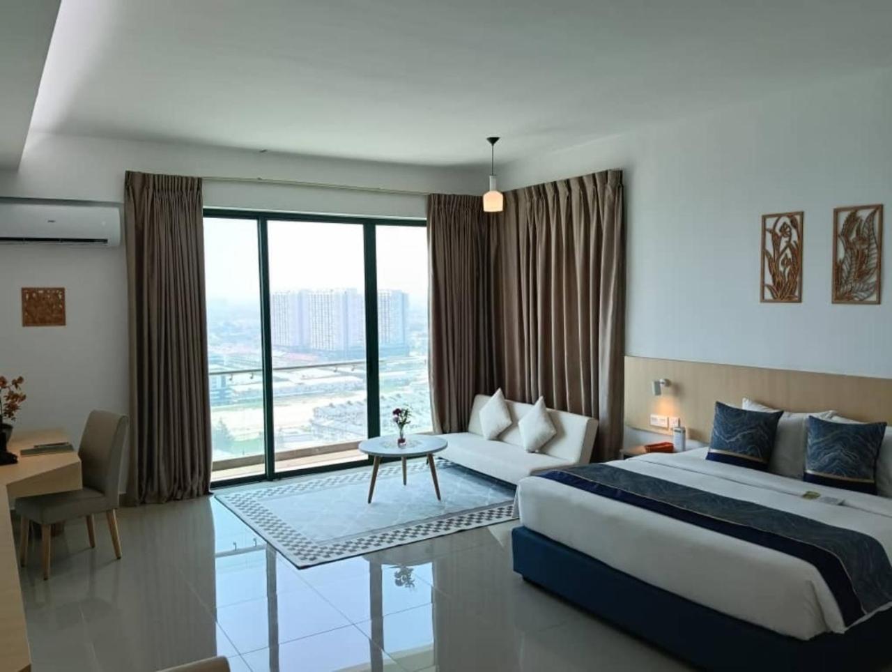 Deluxe Suite - Photo 3