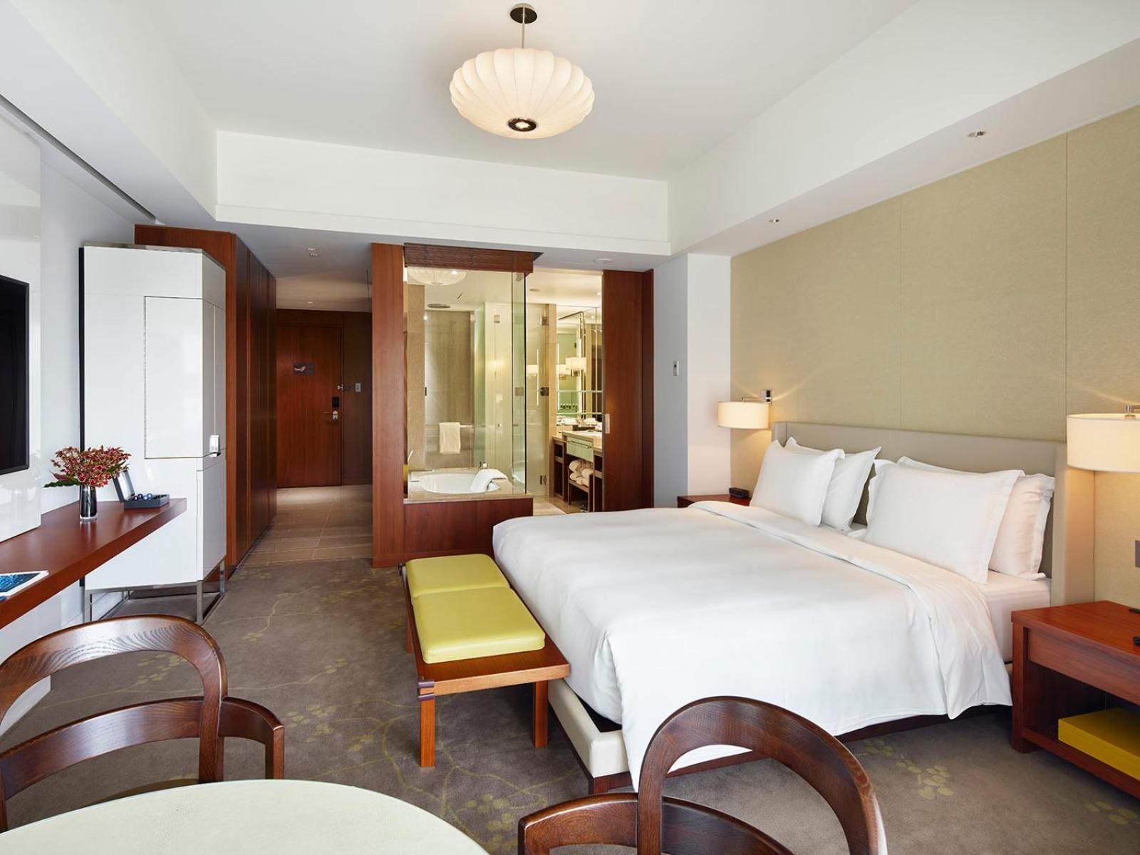 Deluxe King Room - Photo 3