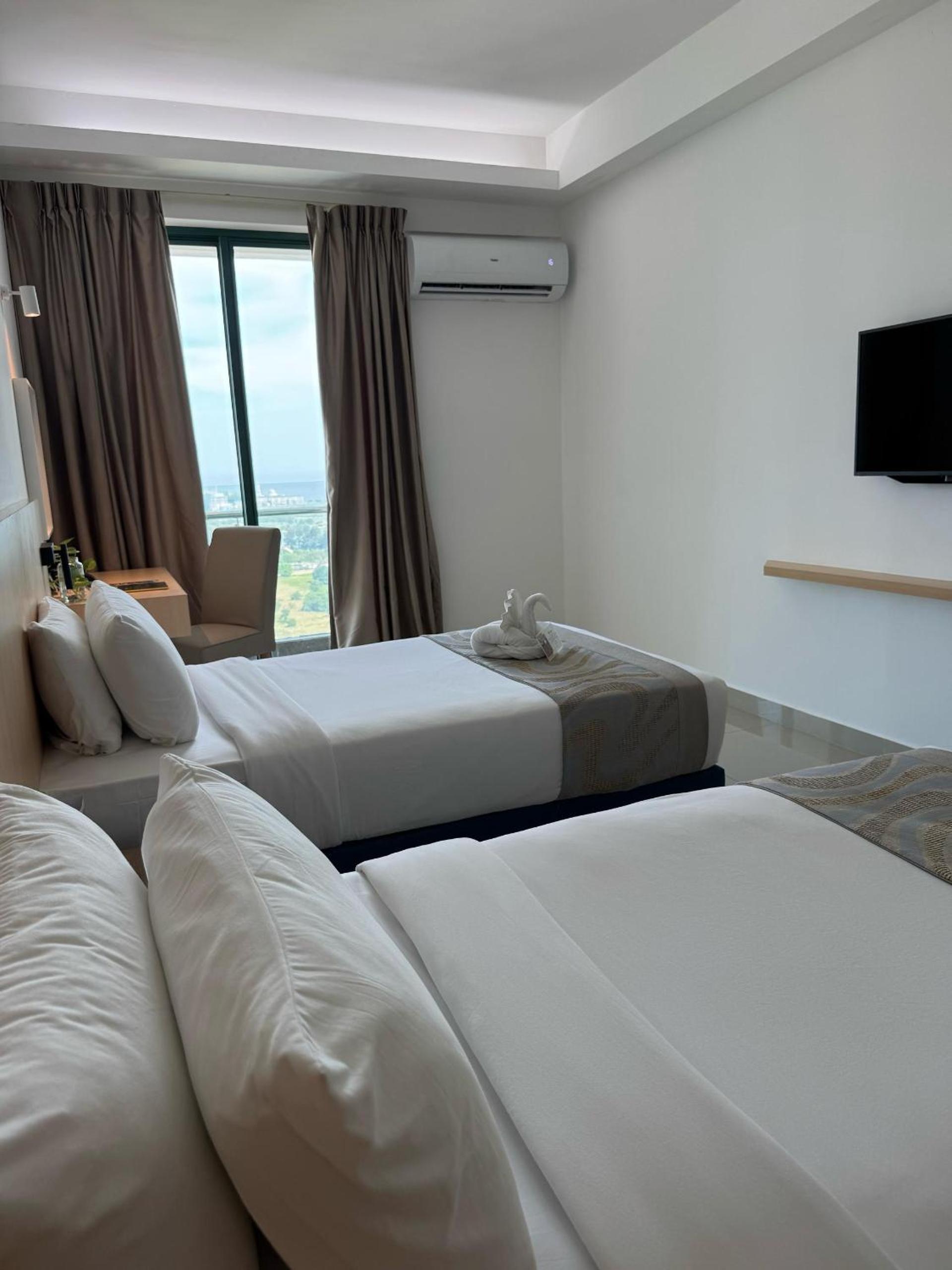 Deluxe Twin Room - Photo 2
