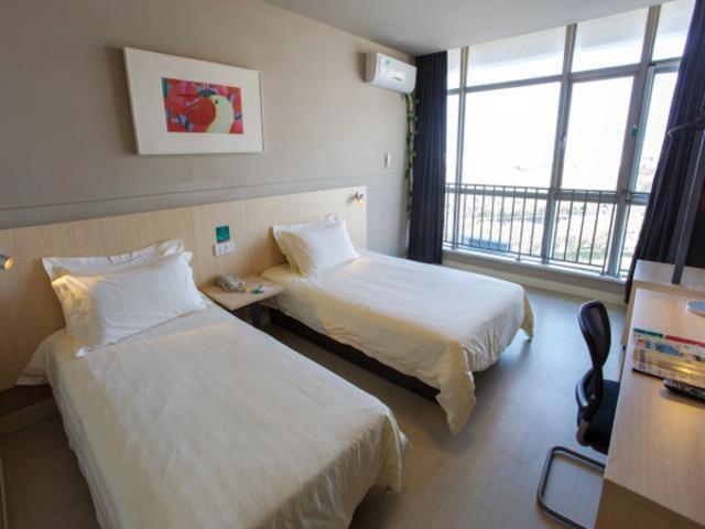 Standard Twin Room A