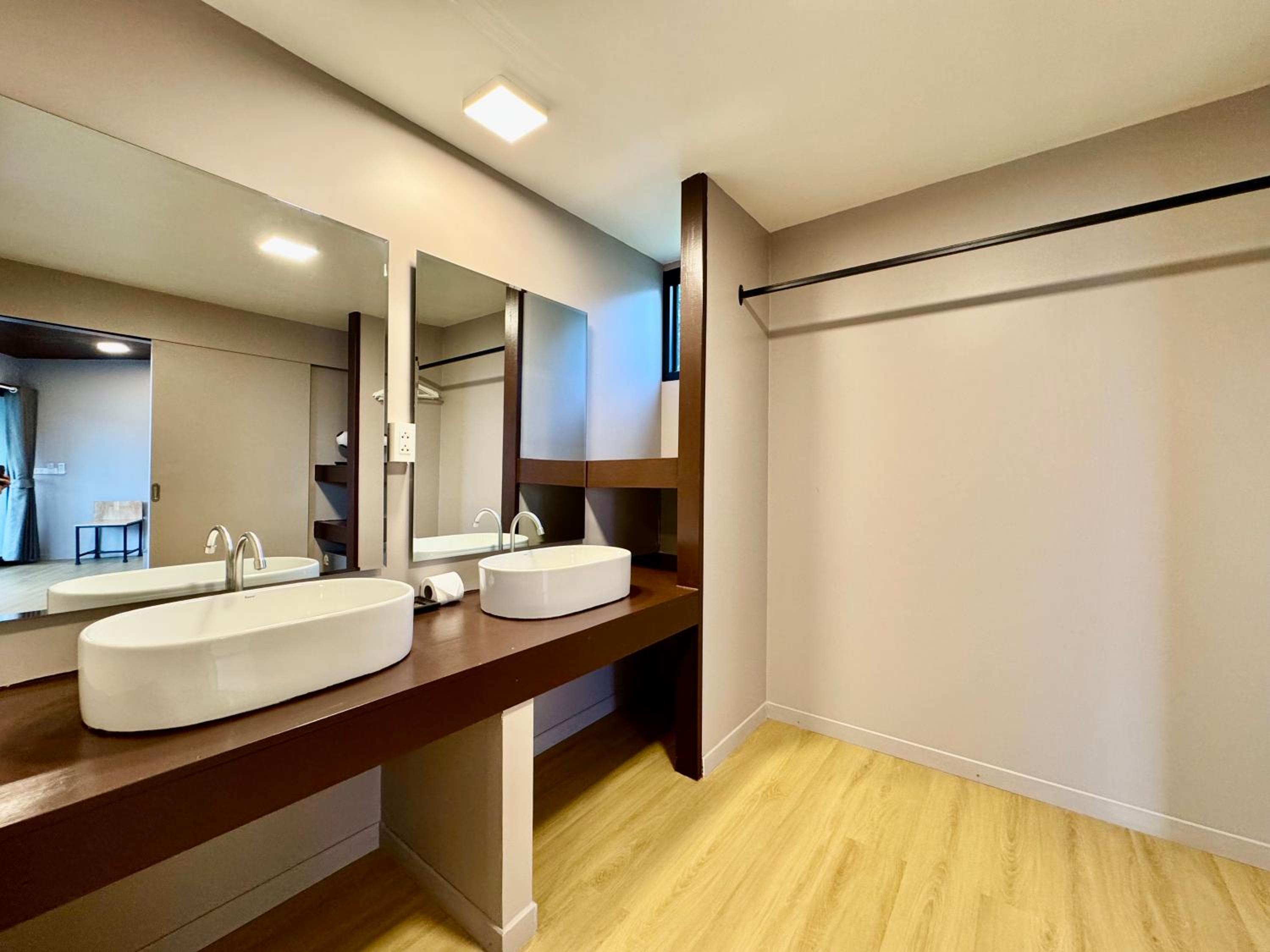 Deluxe Suite with Sea View
