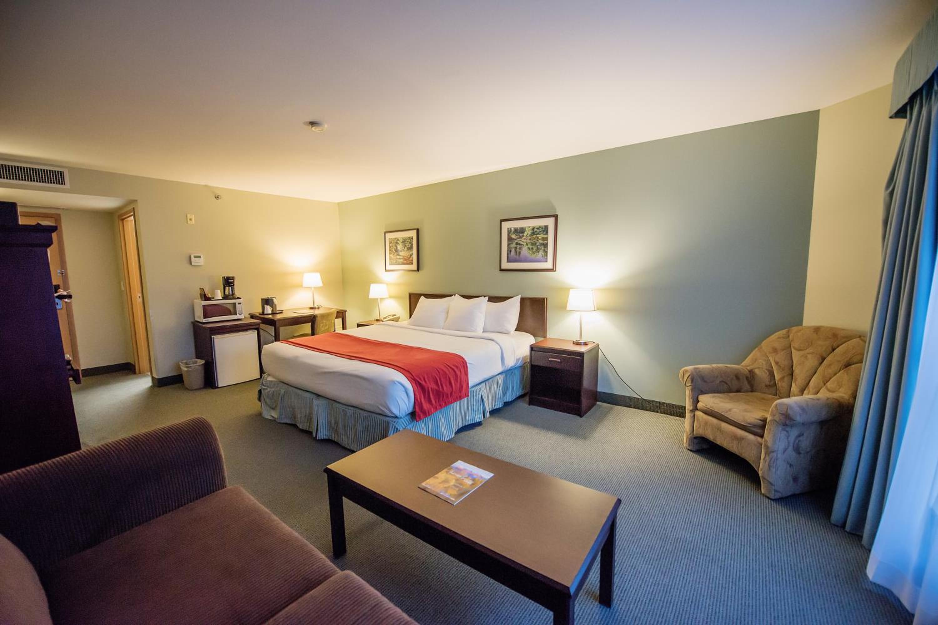King Room with Sofa Bed - Photo 1