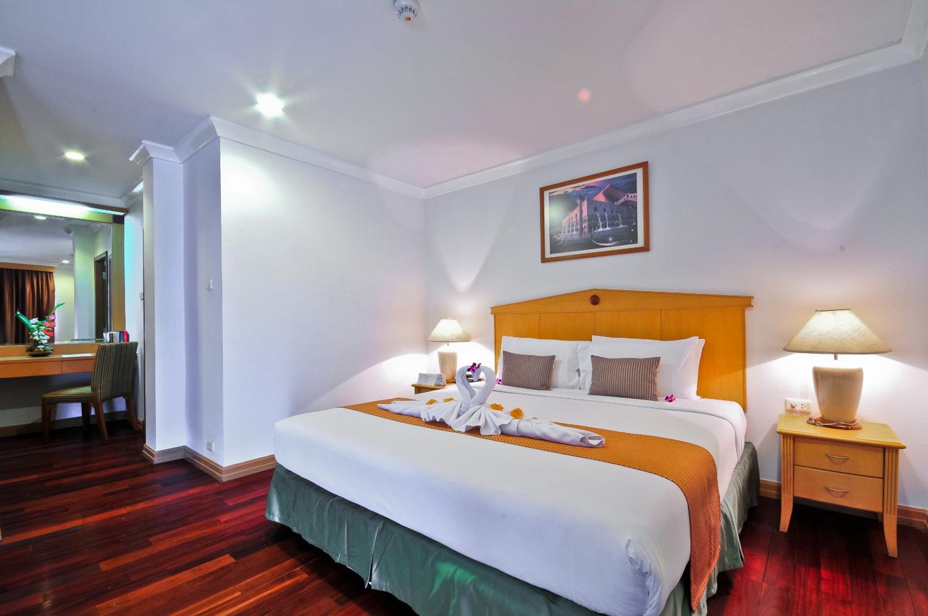 Executive Suite One-Bedroom with Balcony photo 3