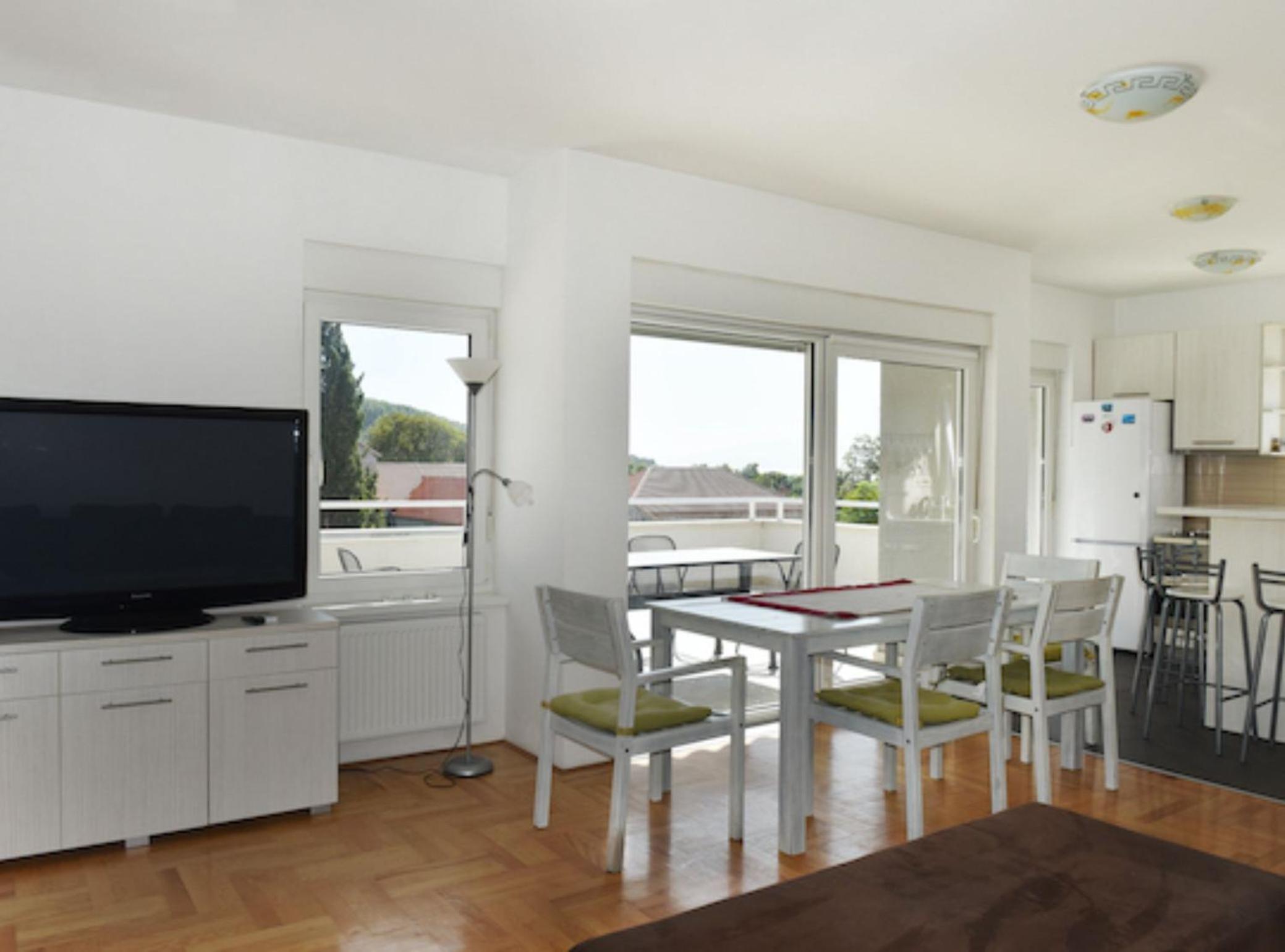 Apartment photo 1