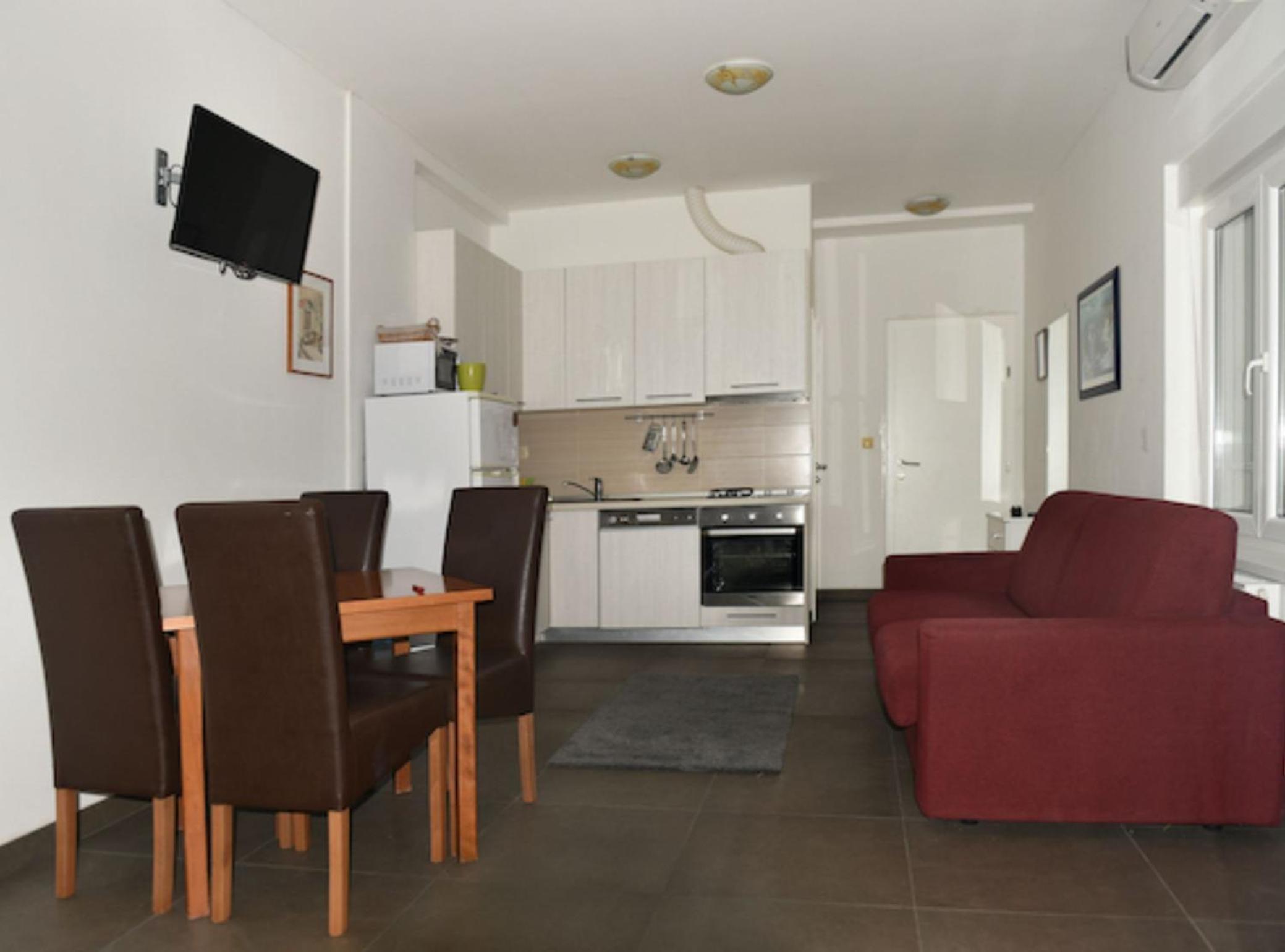 Apartment 6 photo 1