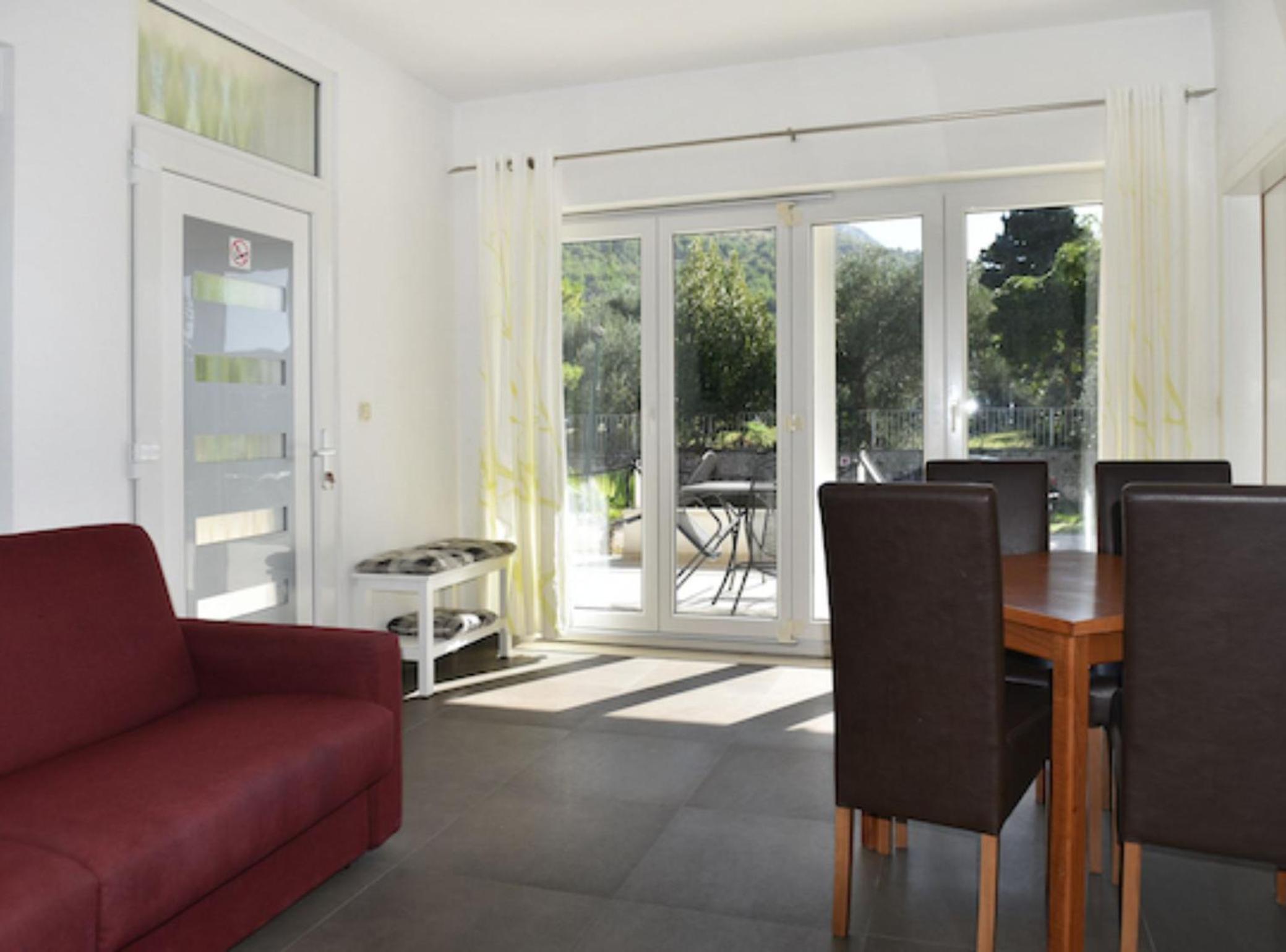 Apartment 6 photo 2