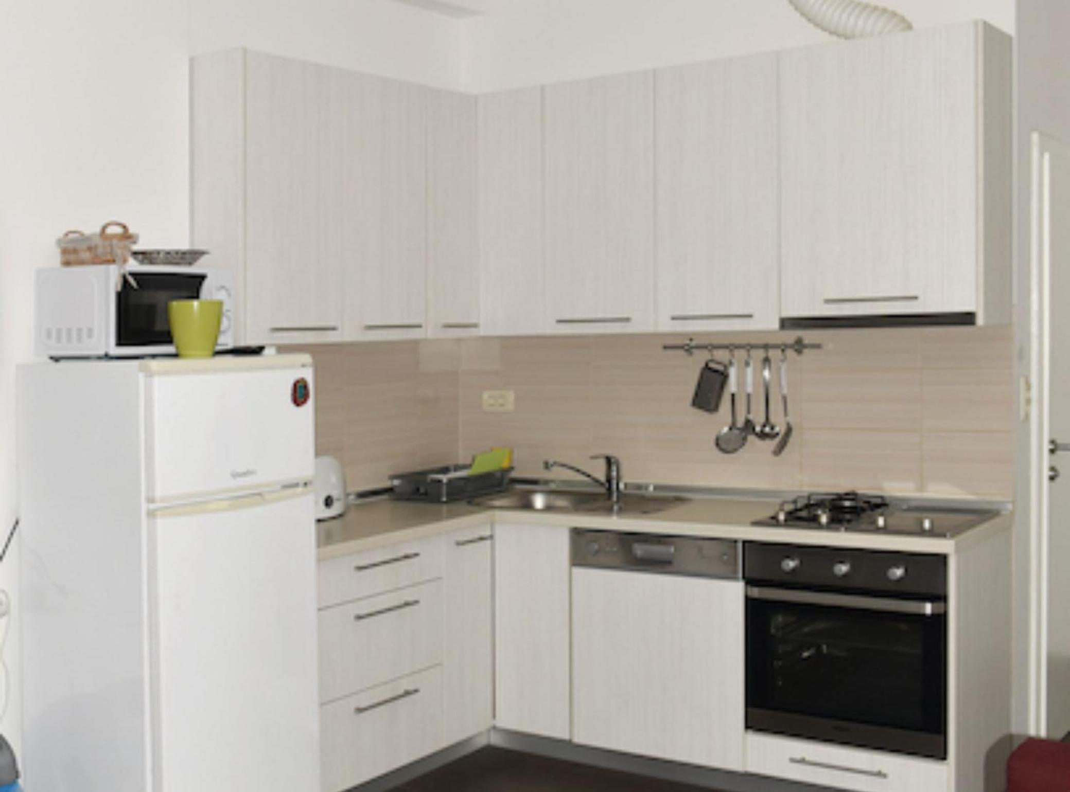 Apartment 6 photo 3