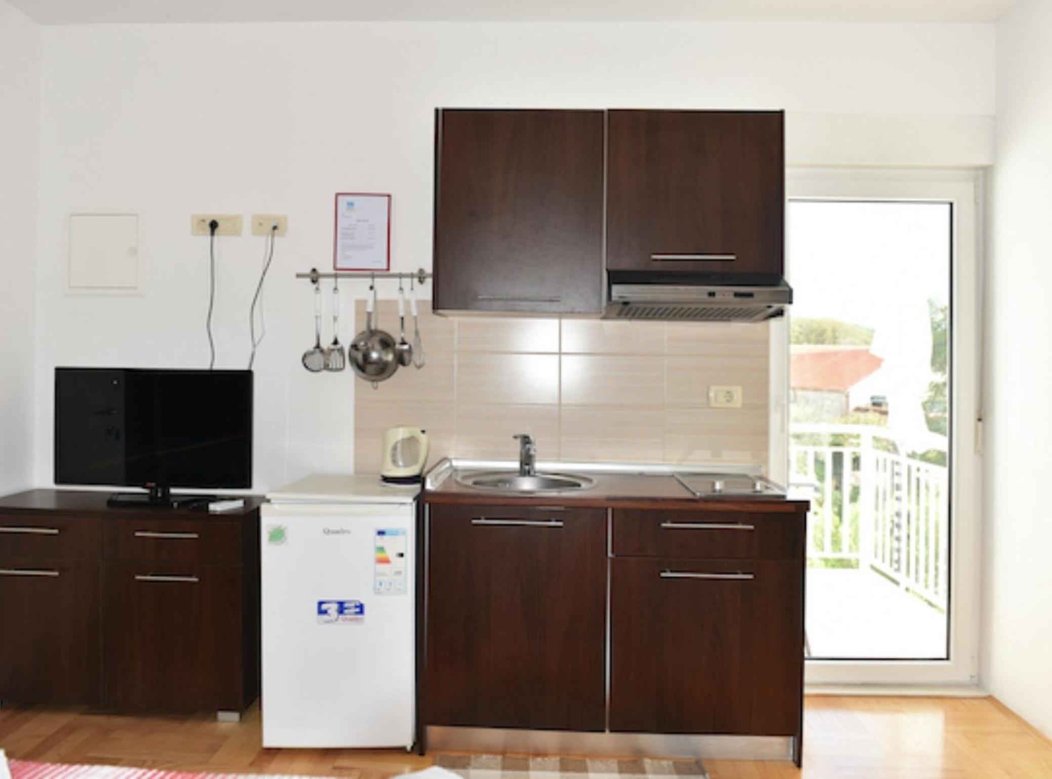 Apartment 5 photo 2