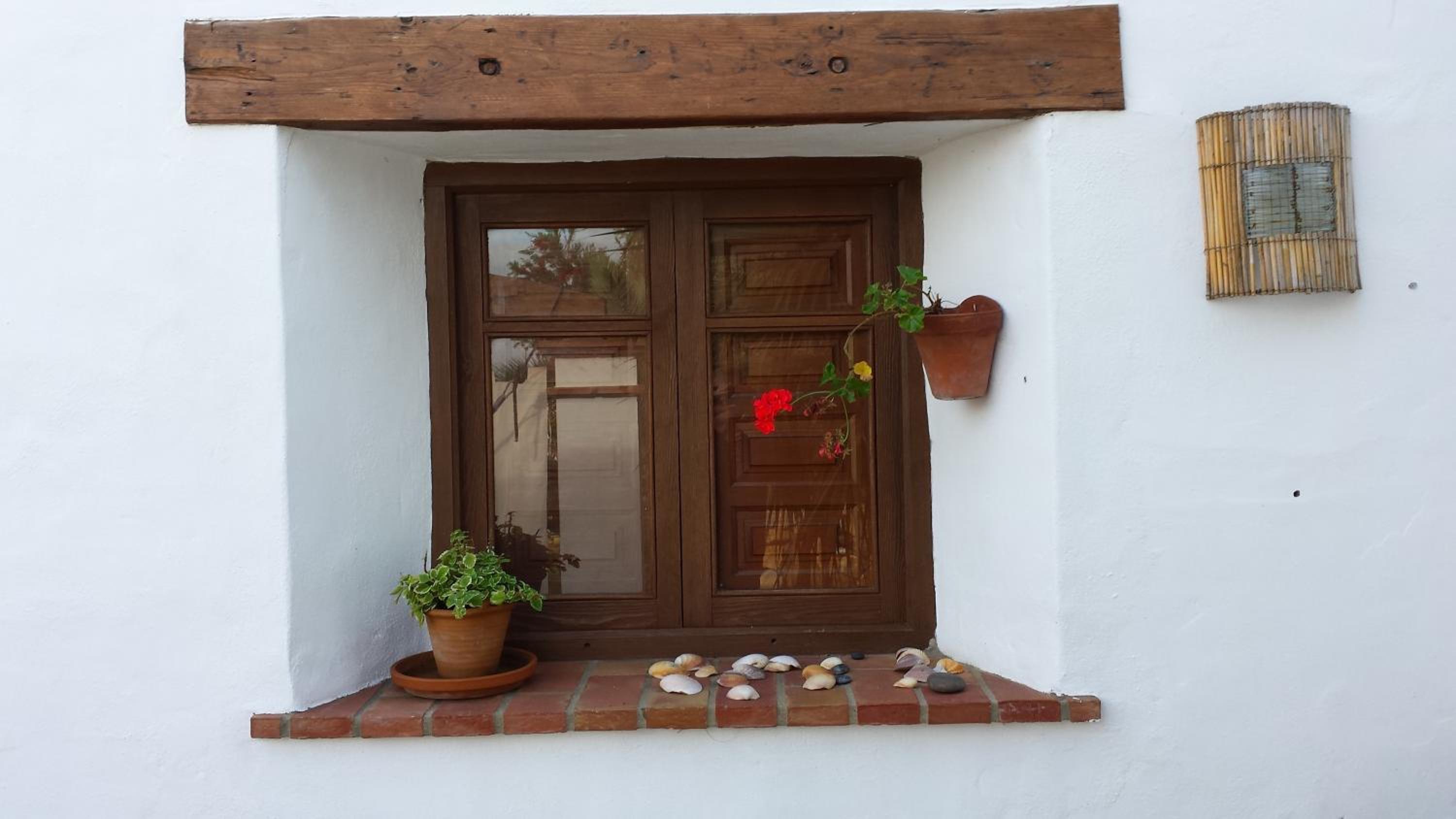 Three-Bedroom House photo 2