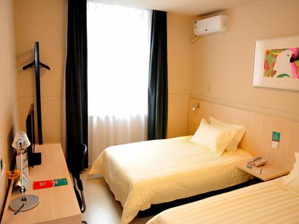 Standard Twin Room B - Photo 4
