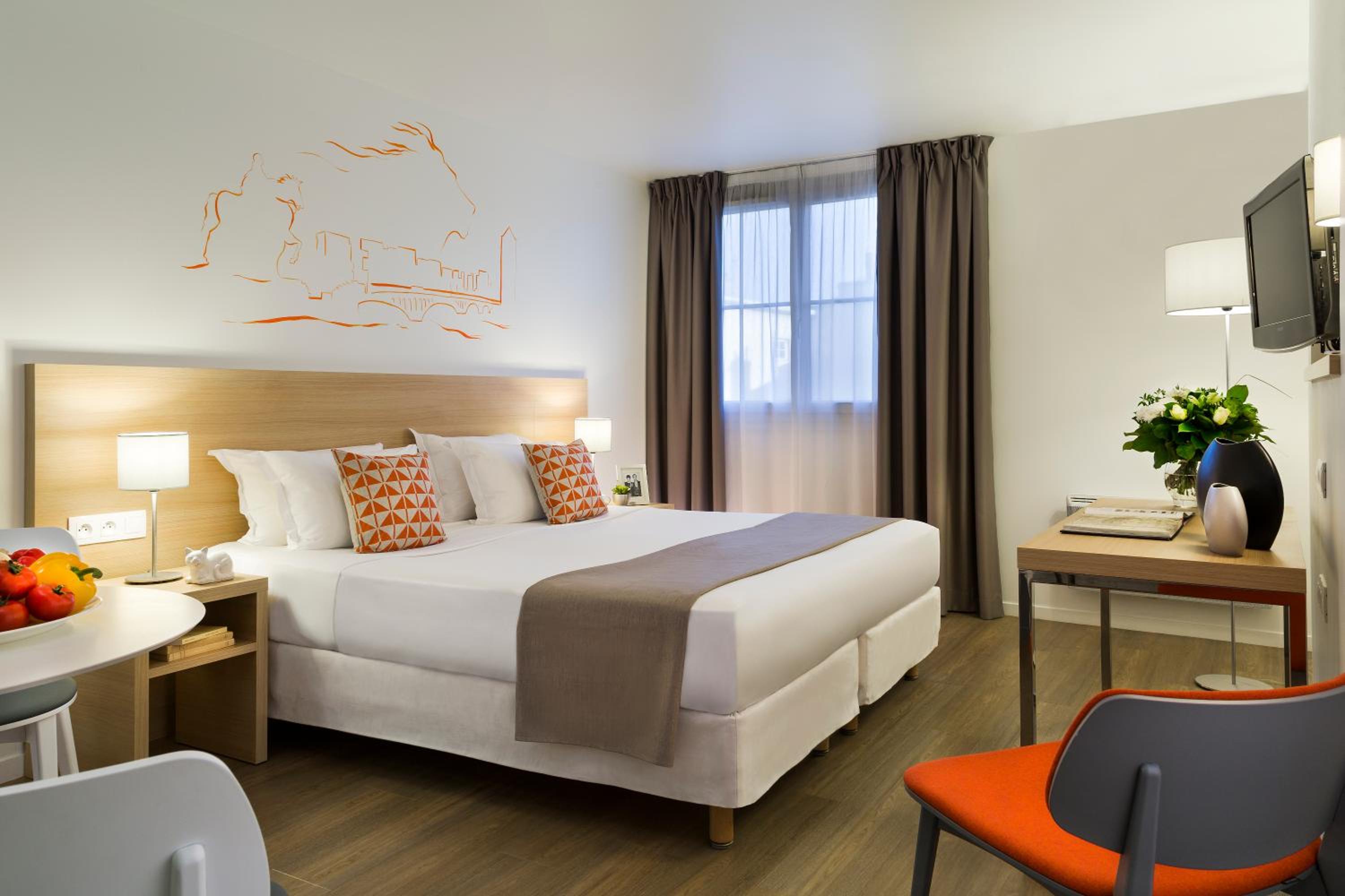 Deluxe Studio with Air Conditioning