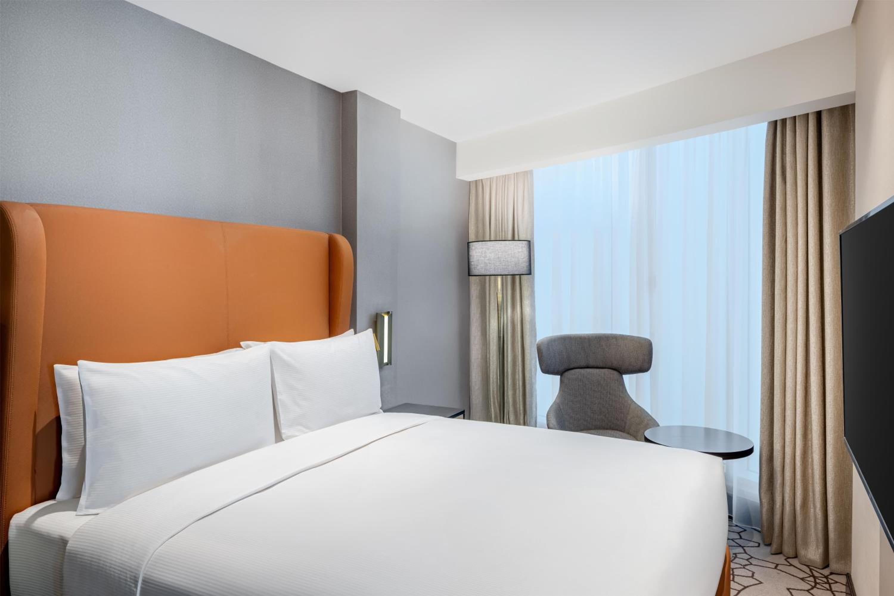 One-Bedroom Residential Suite with Lounge Access