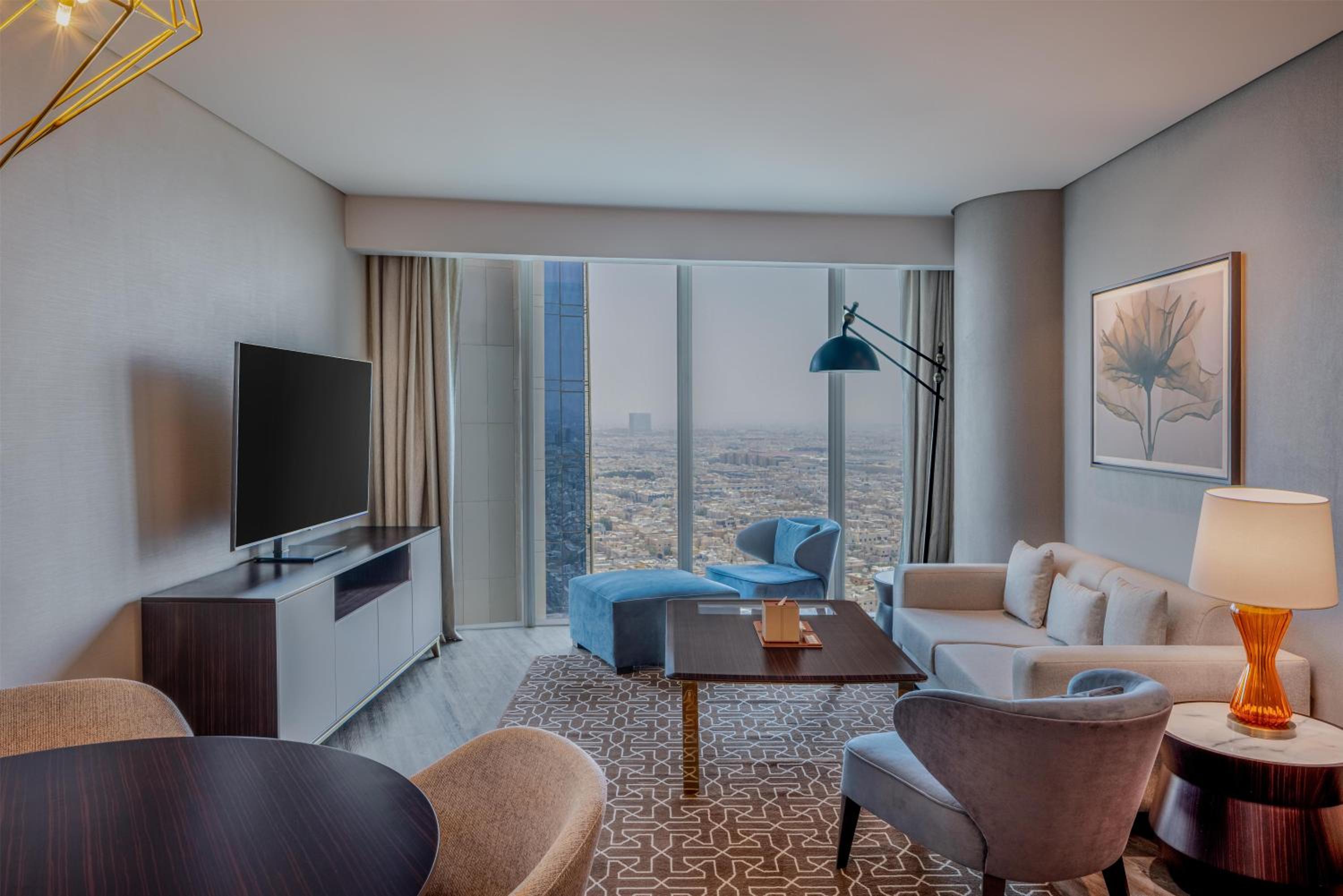 One-Bedroom Deluxe Residential Suite thumbnail 5
