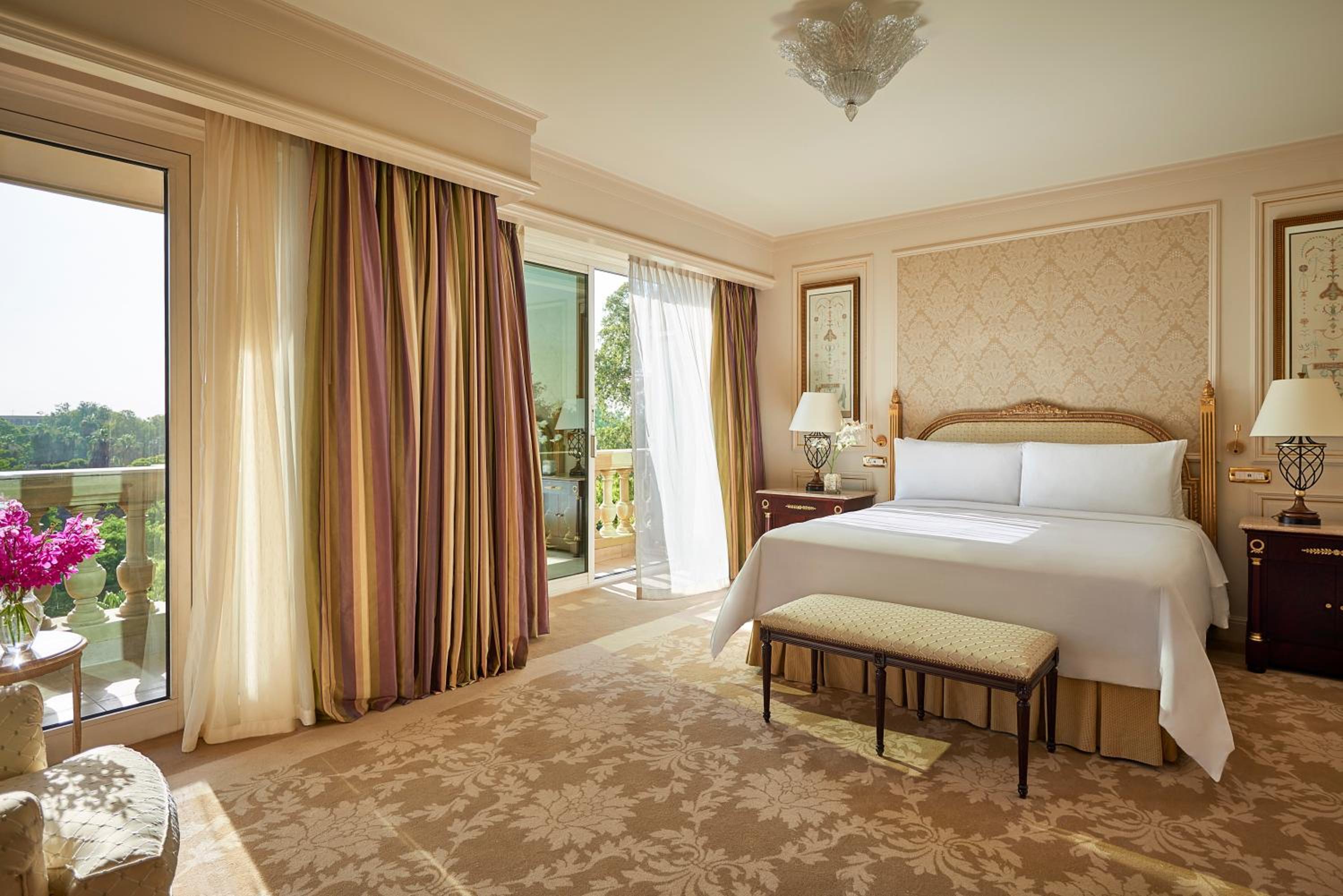 Premium Deluxe Suite - Photo 1