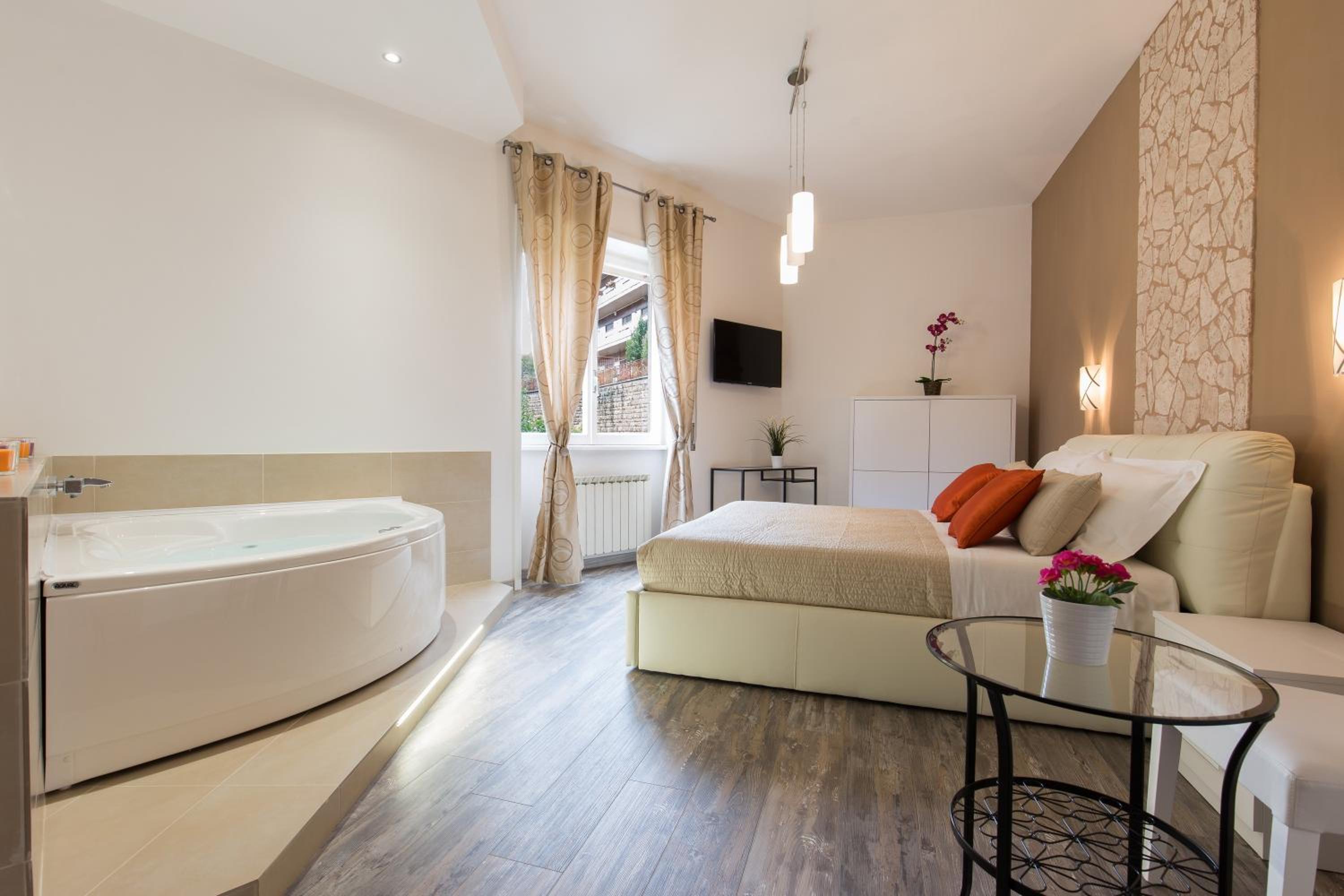 Queen Room with Spa Bath