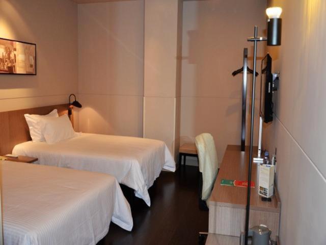 Business Twin Room A - Photo 14