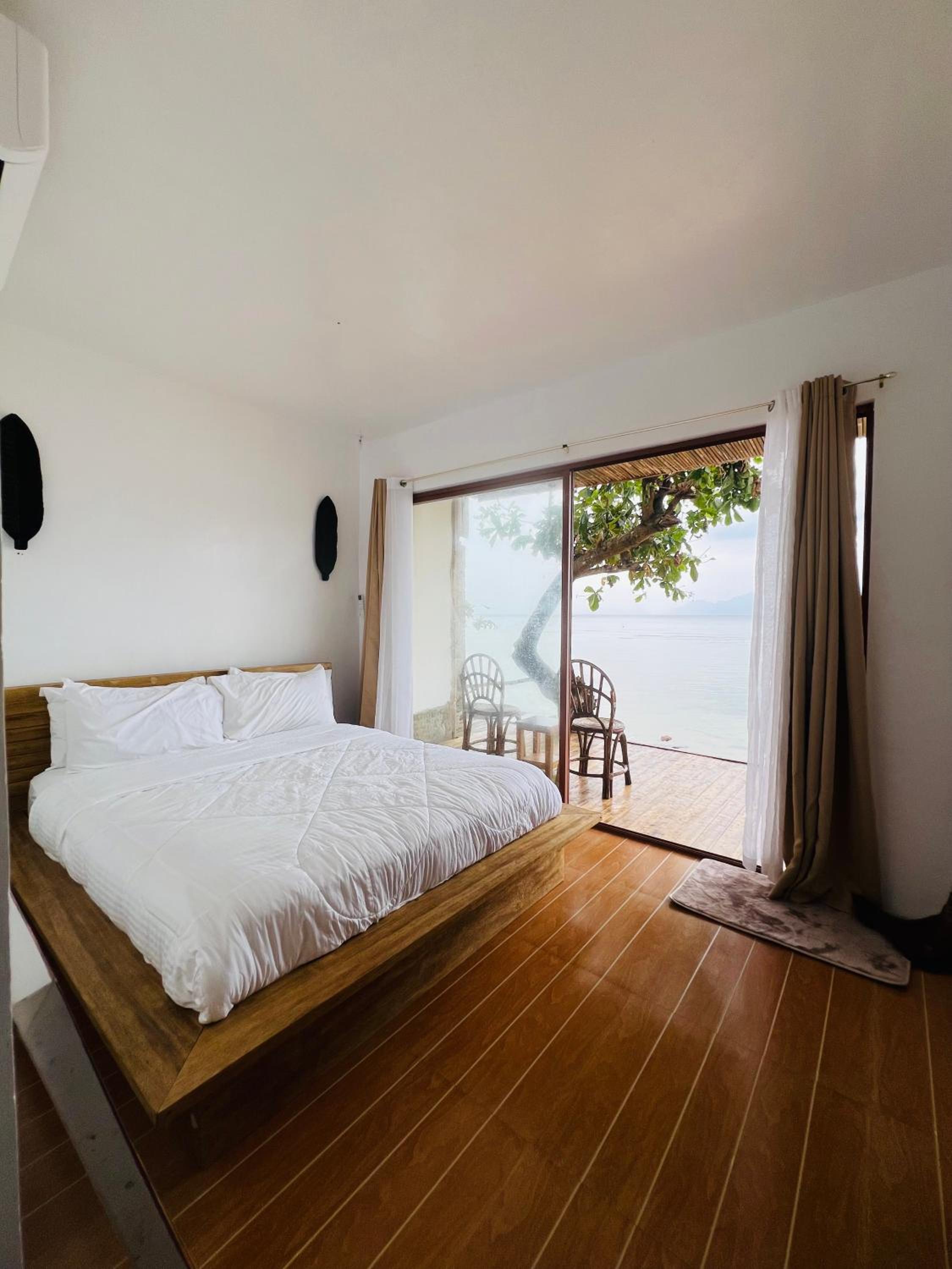 Deluxe Bungalow with Sea View photo 3