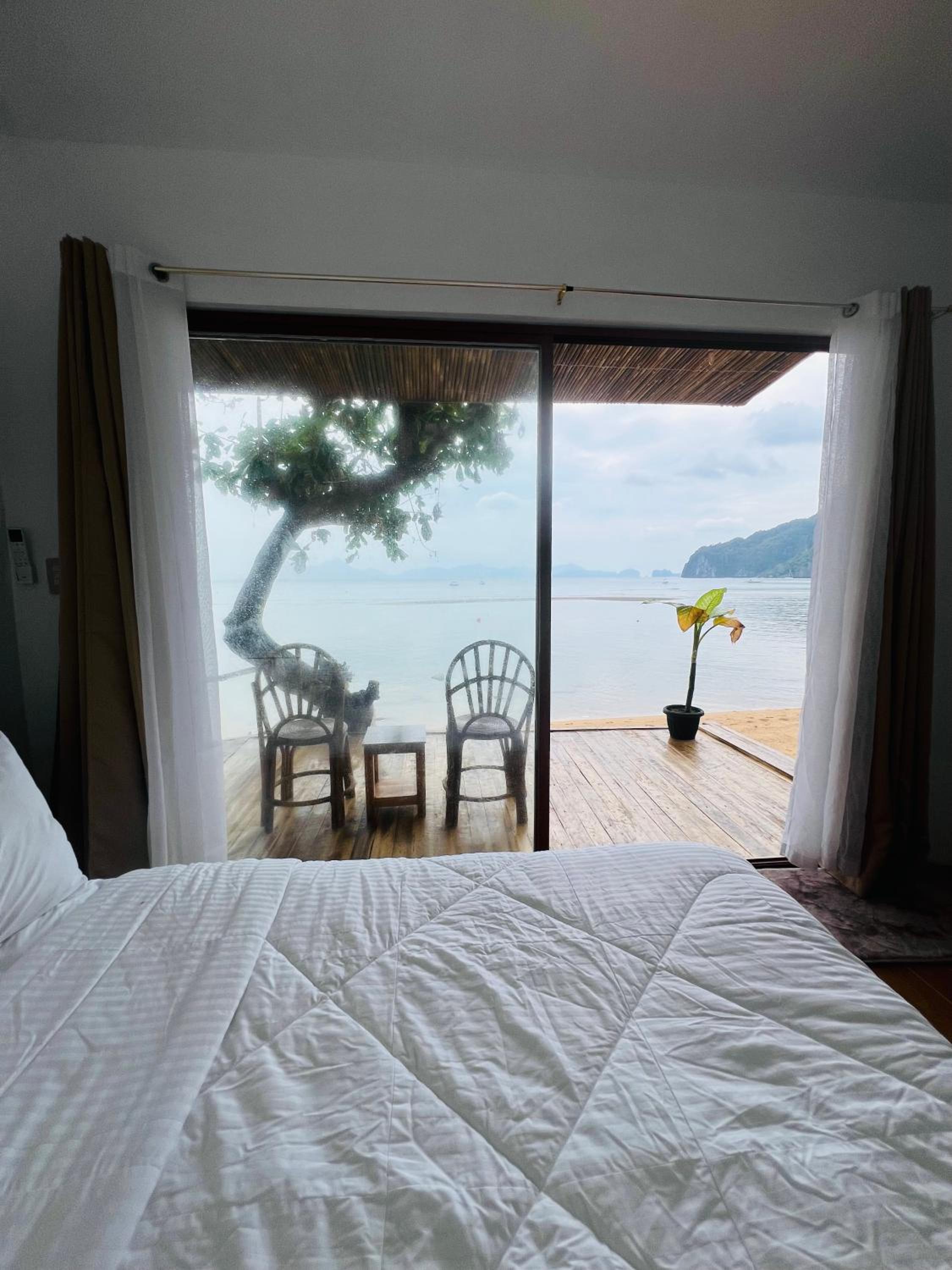Deluxe Bungalow with Sea View photo 2