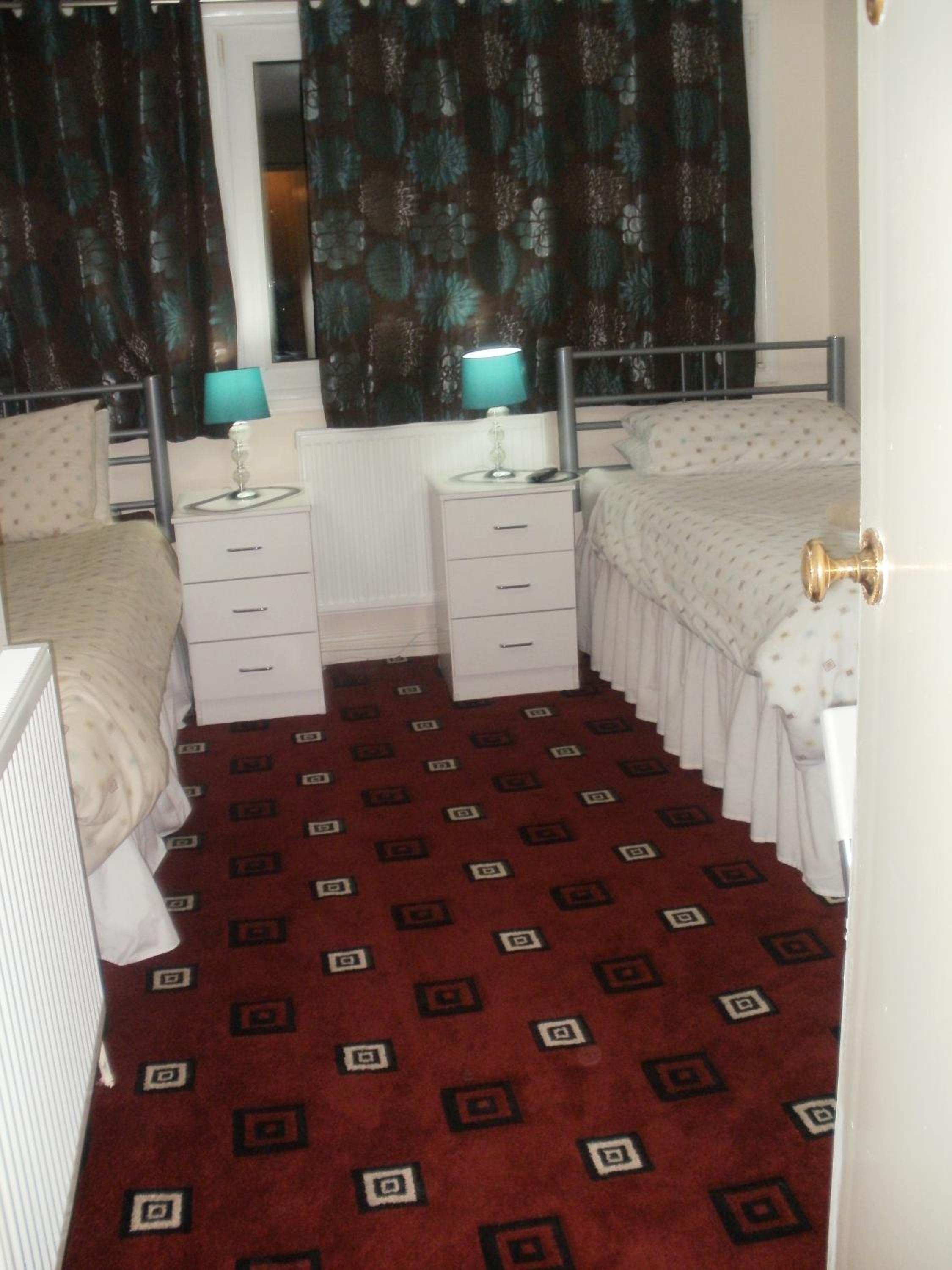 Twin Room - Photo 1