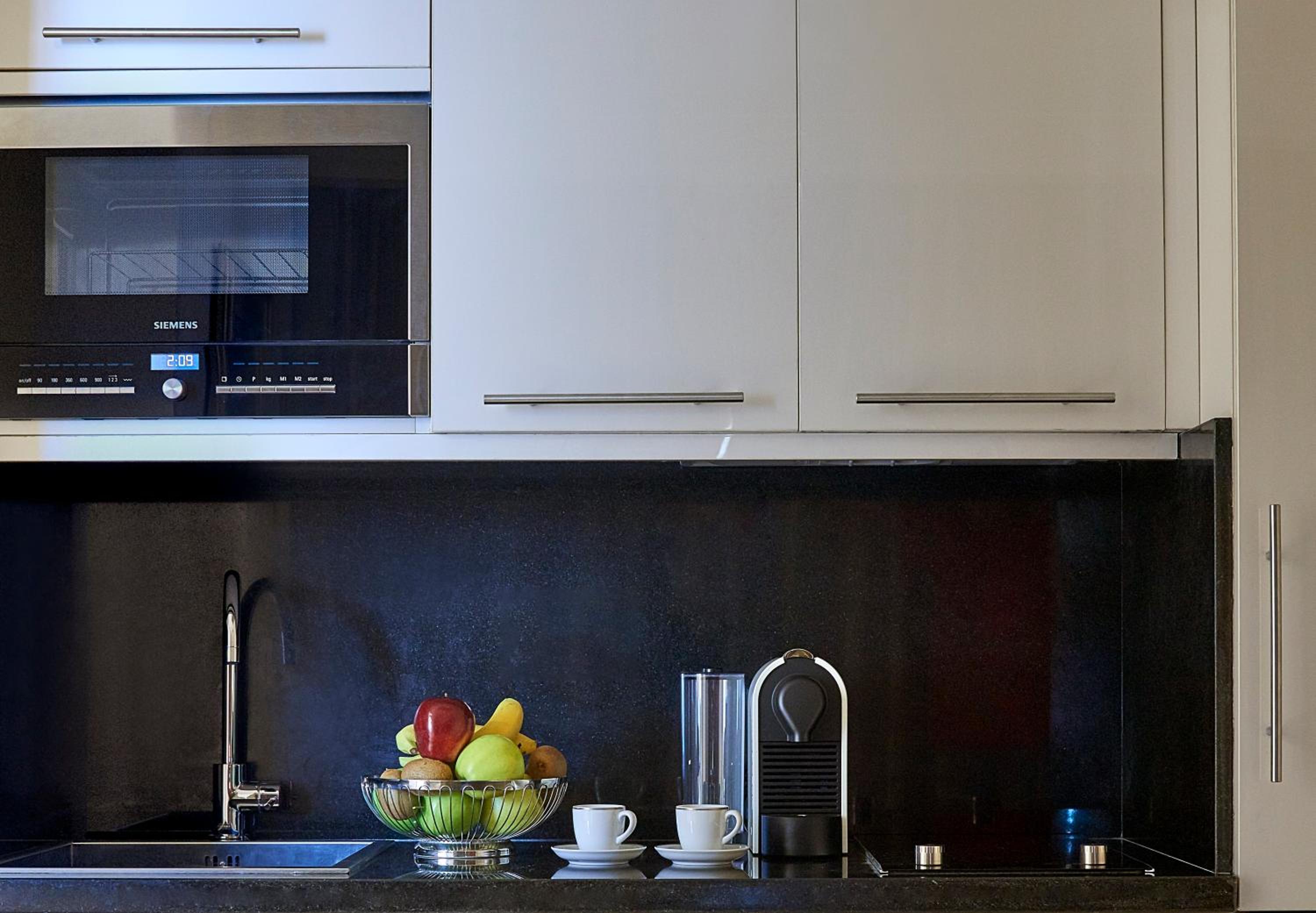 Premium Suite - Photo 4