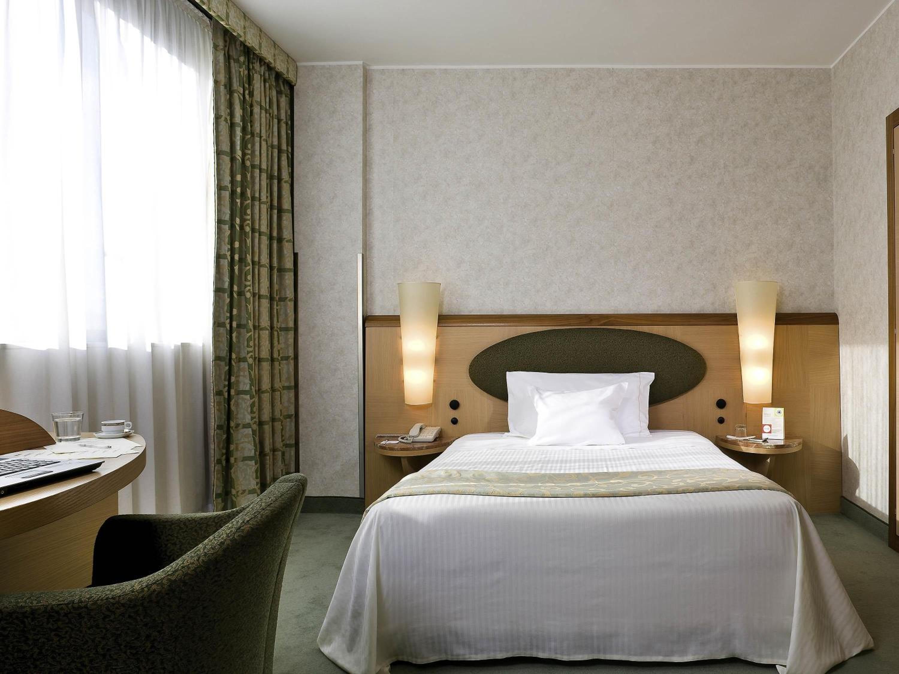 Queen Room - Disability Access
