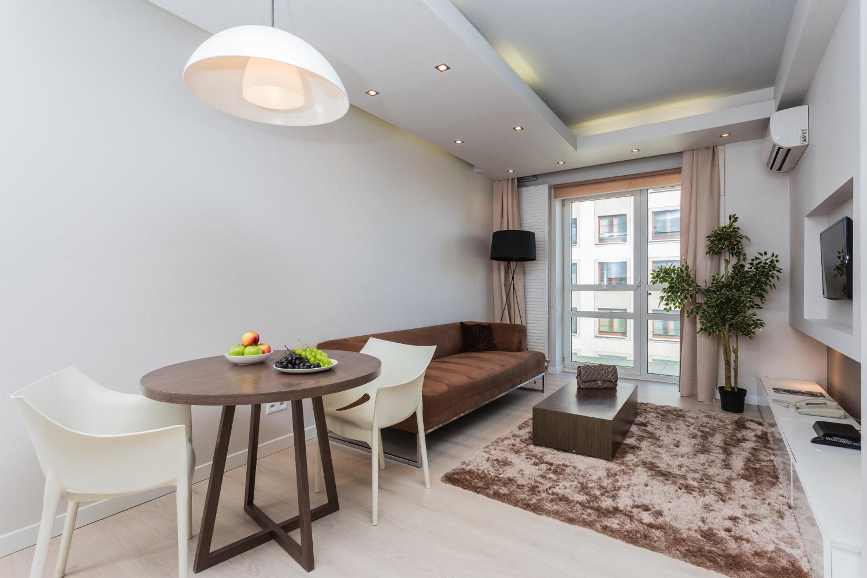 Superior One-Bedroom Apartment - Photo 7