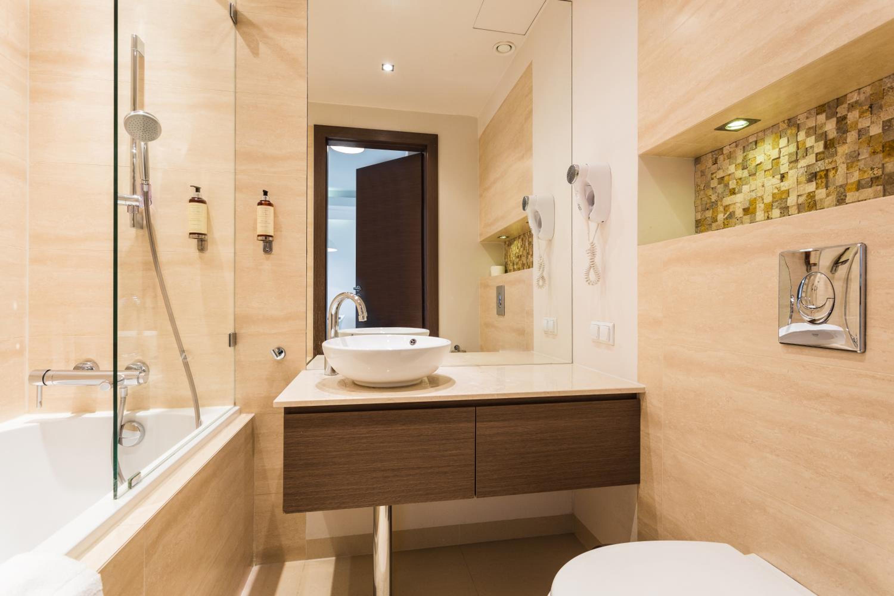 Superior One-Bedroom Apartment - Photo 8