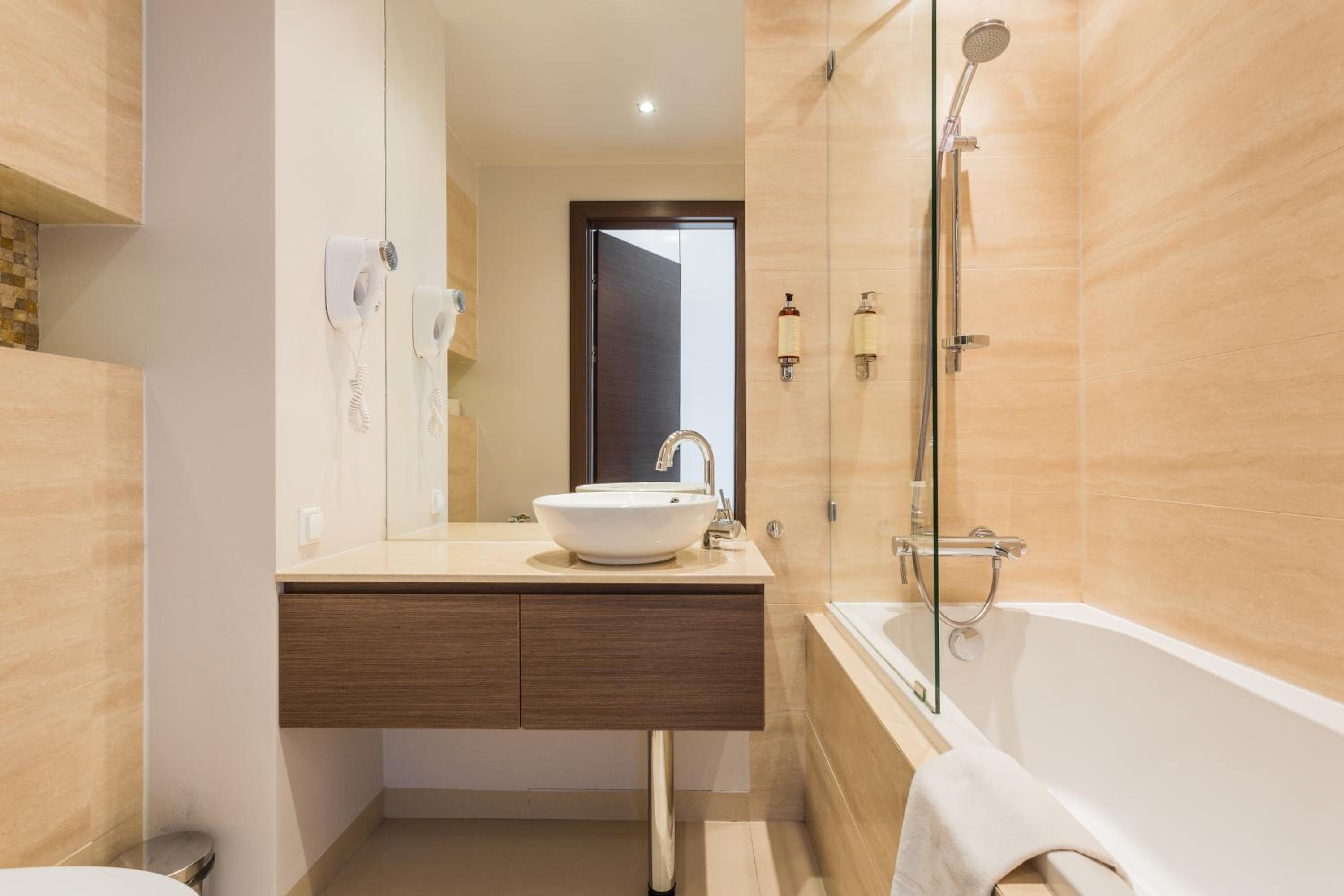 One-Bedroom Apartment - Photo 6