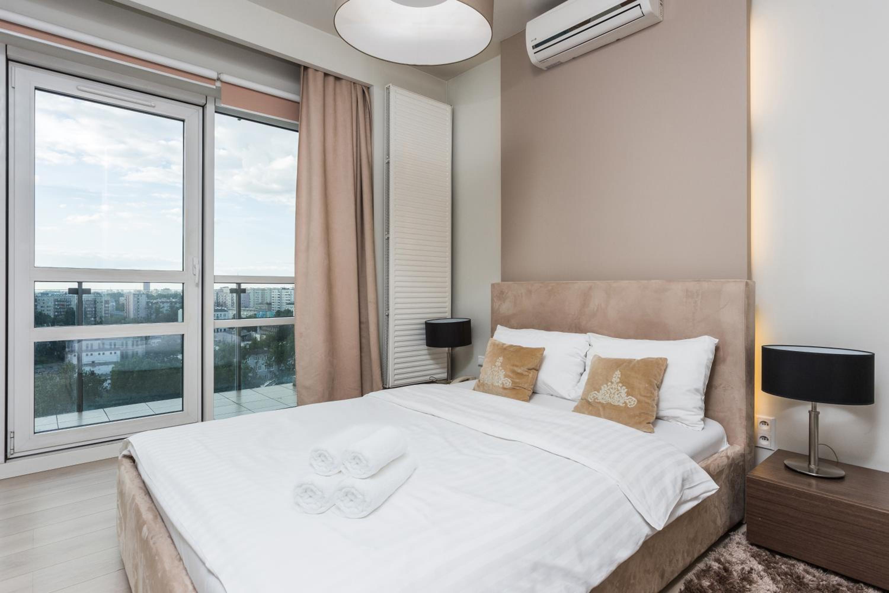 Deluxe One-Bedroom Apartment - Photo 4