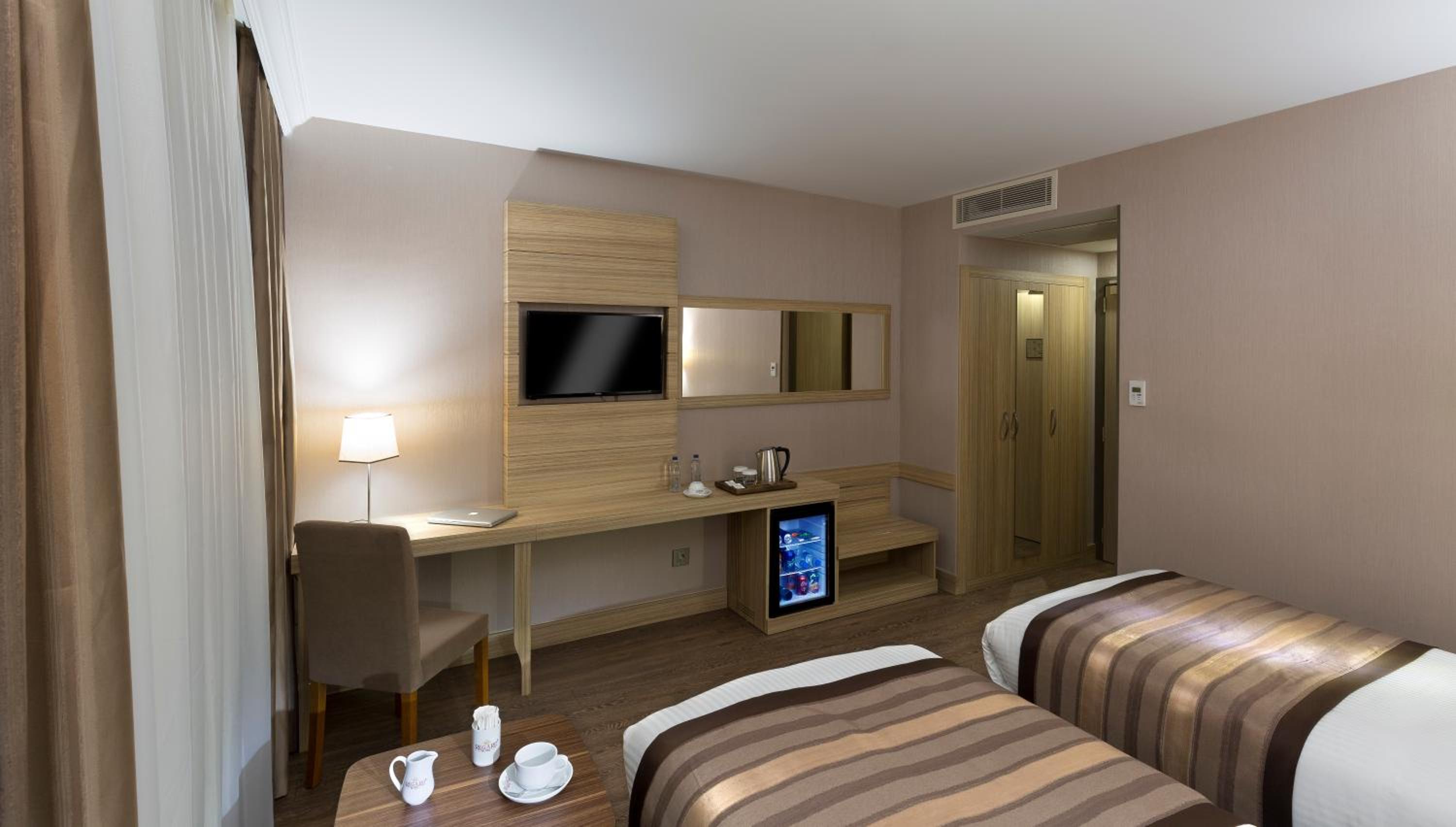 Standard Twin Room photo 2