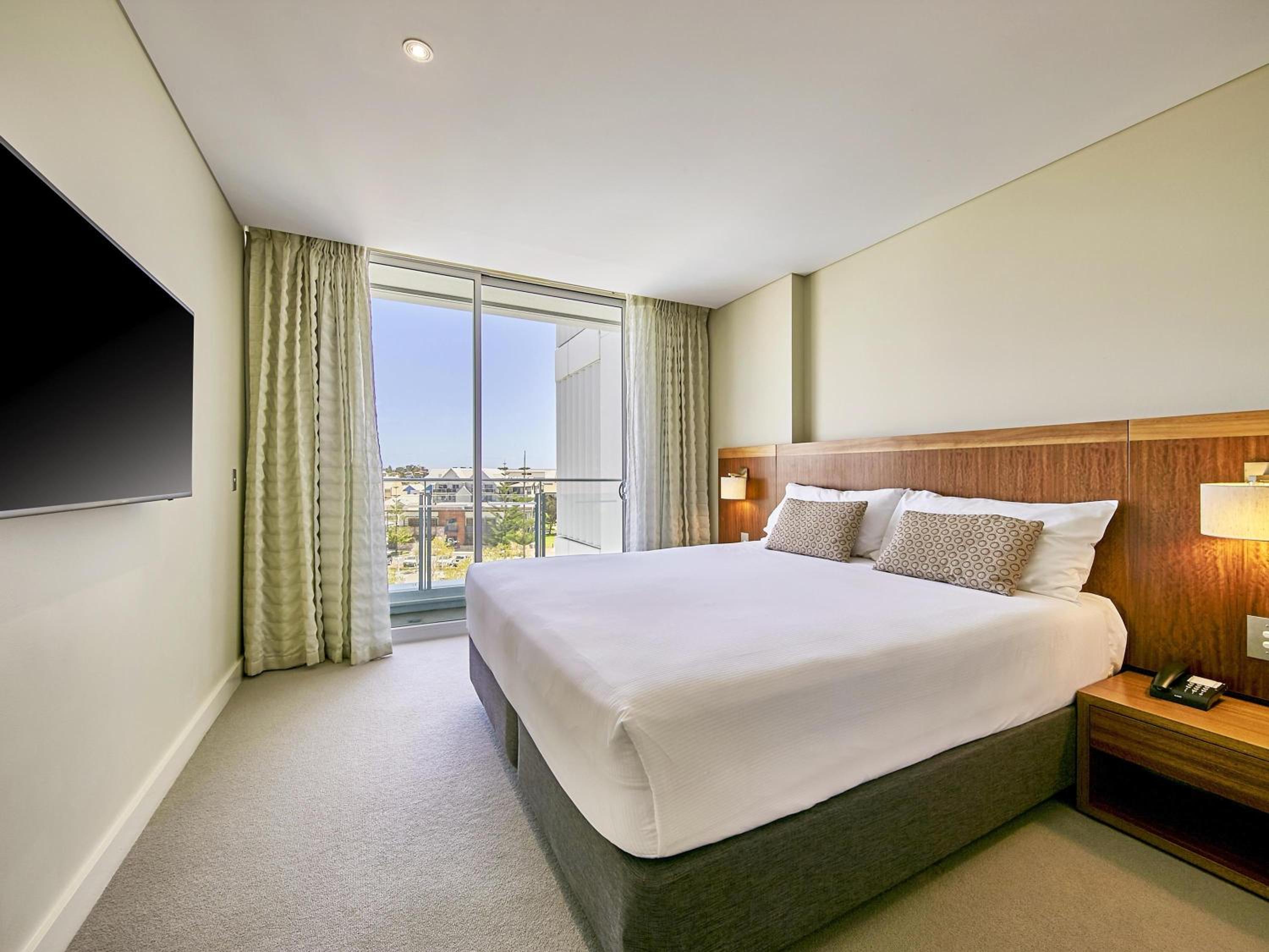 One-Bedroom Standard Apartment - Photo 6