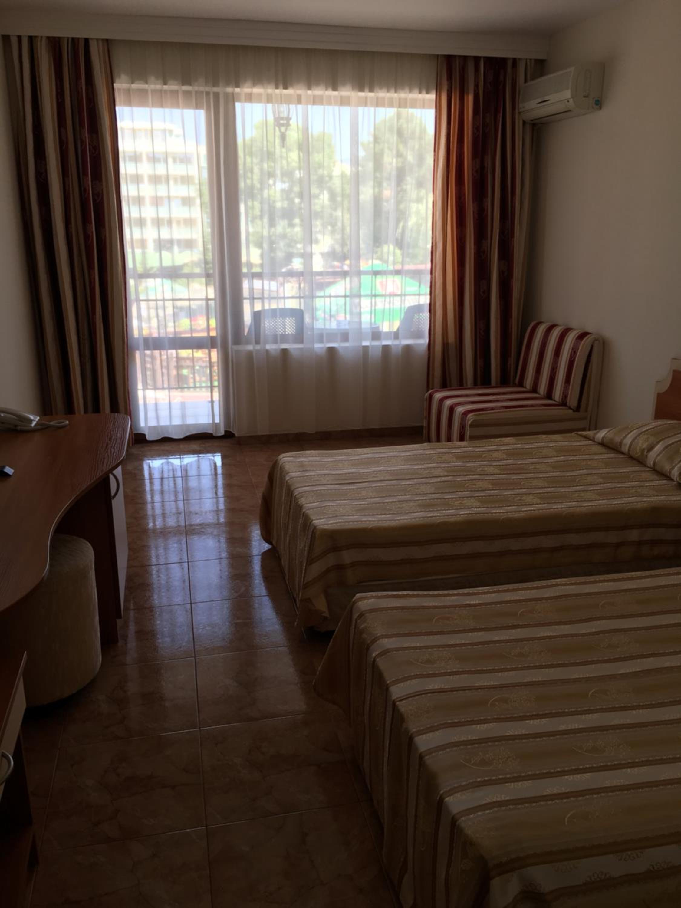 Double or Twin Room with Balcony - Photo 8