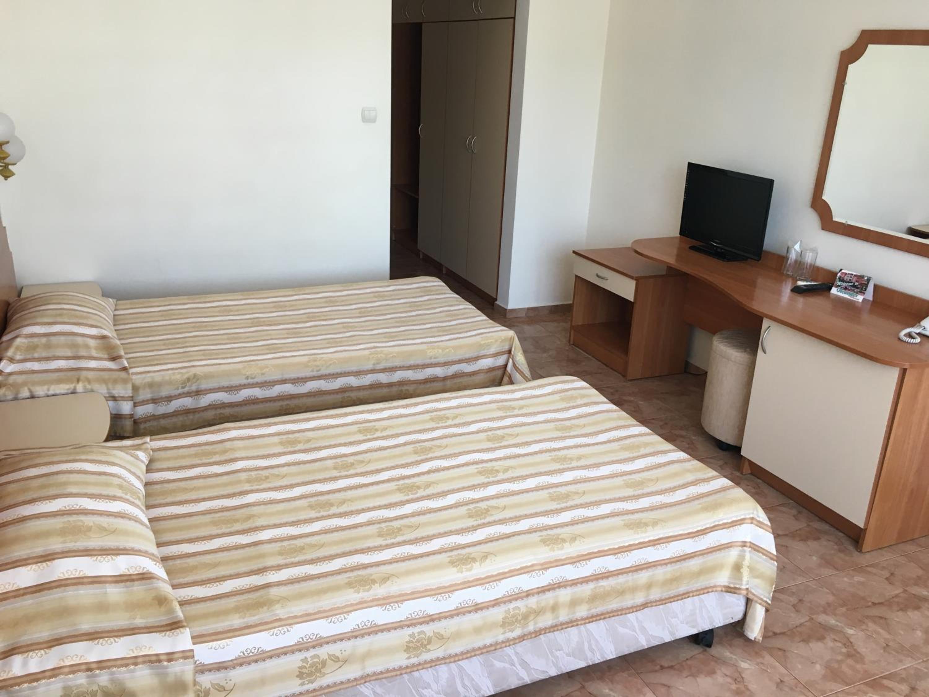 Double or Twin Room with Balcony - Photo 7