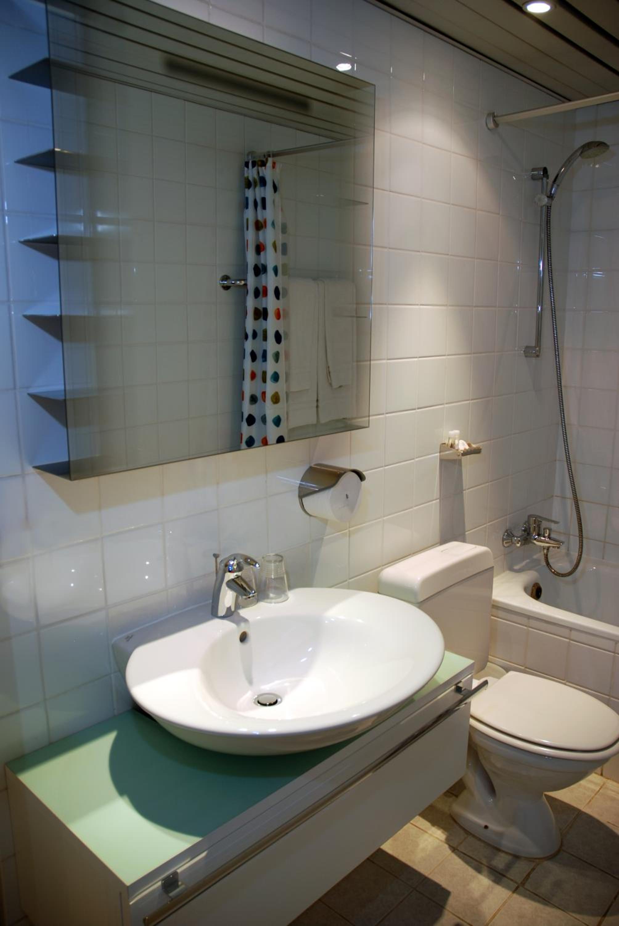 Double or Twin Room - Photo 10