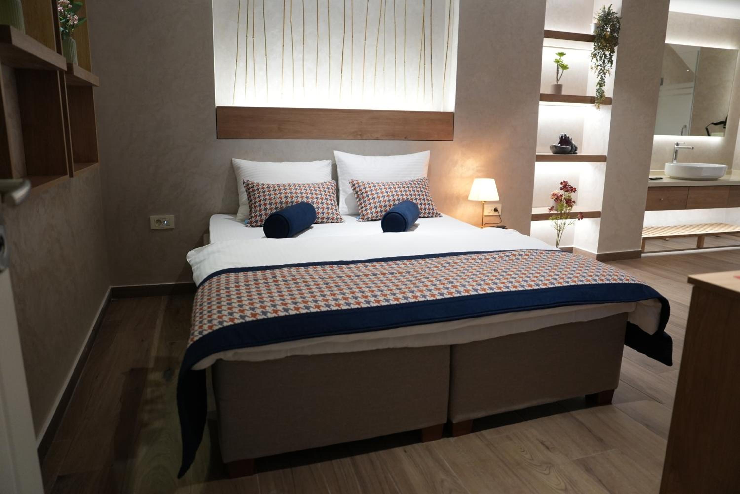 Large Double Room photo 1