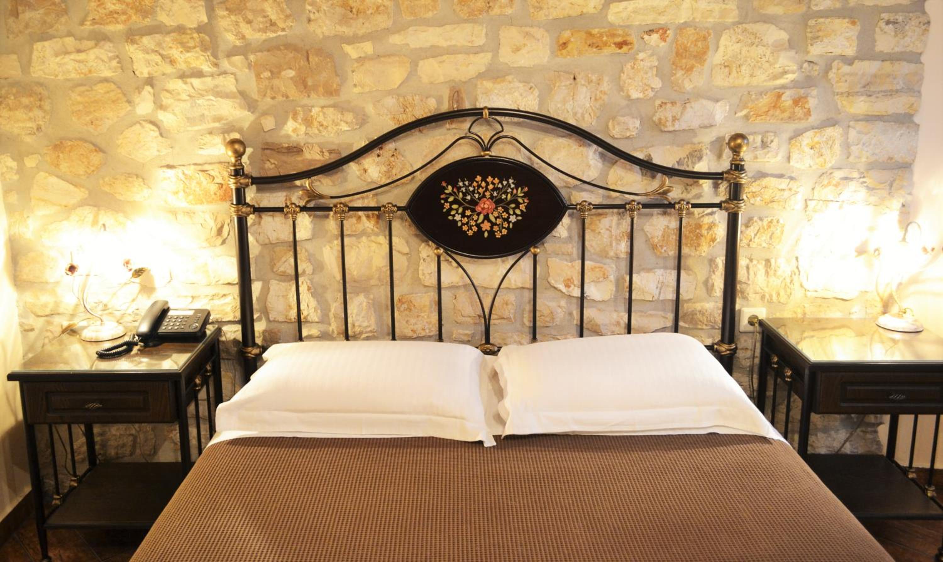 Double Room - Photo 7