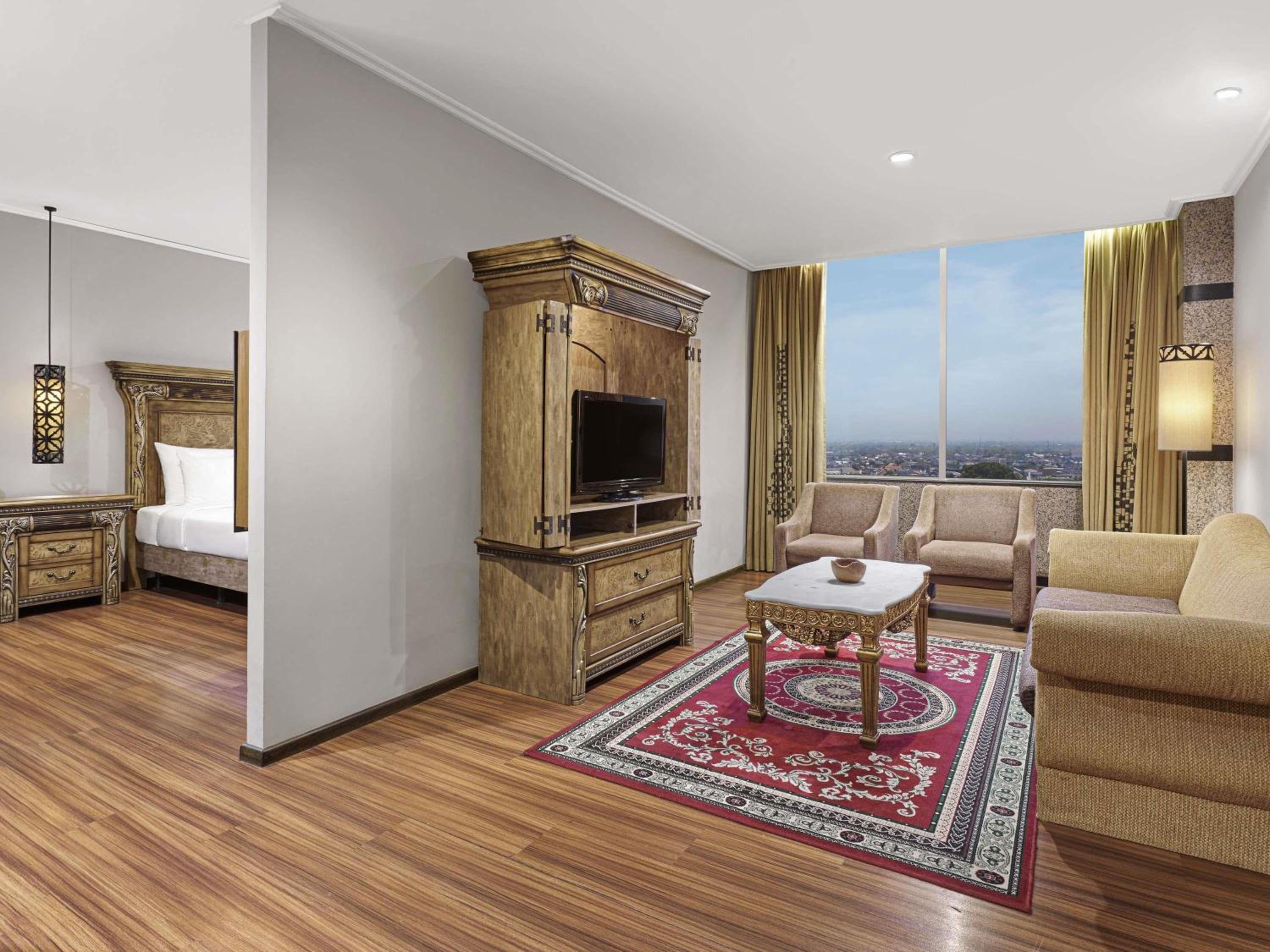 Executive Suite with One King Bed