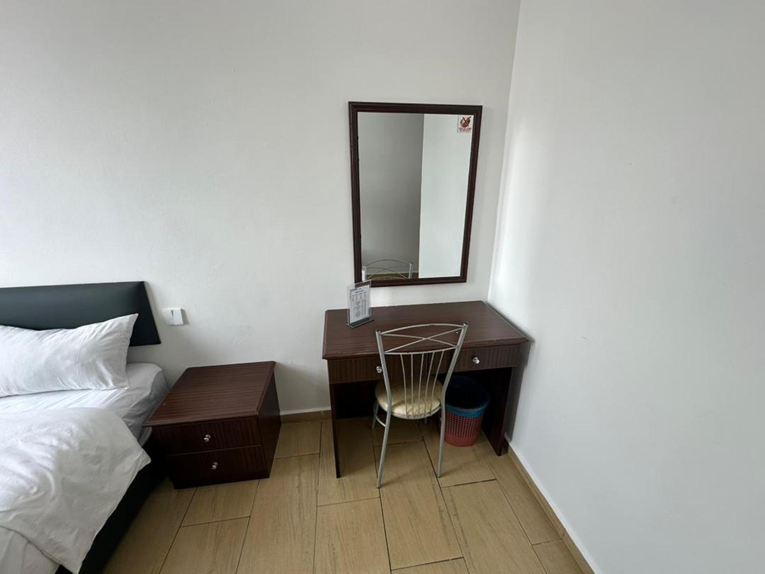 Deluxe Queen Room - Photo 5