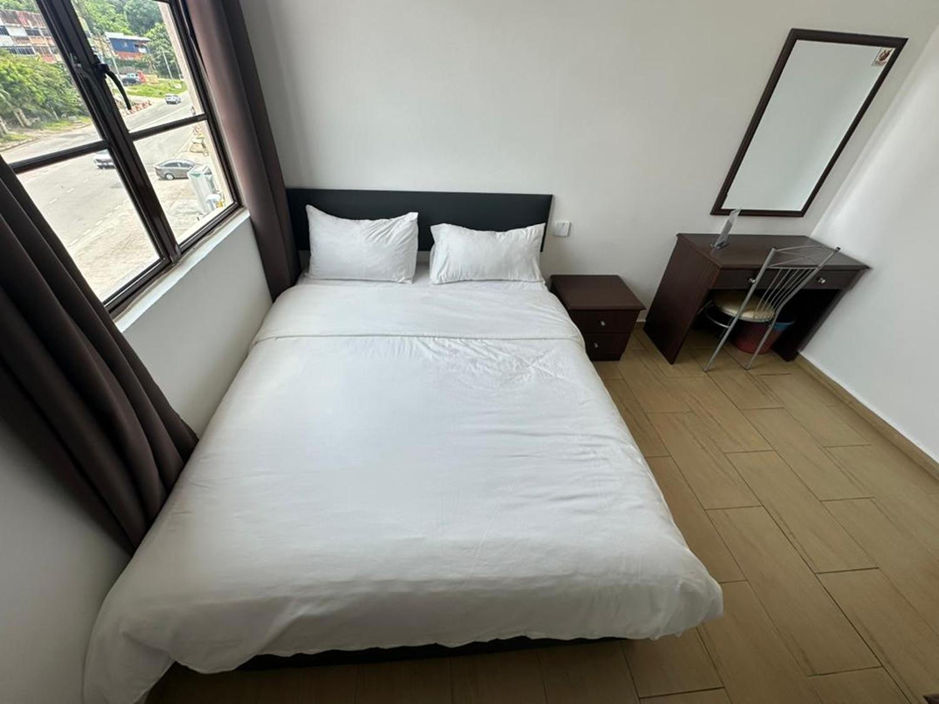 Deluxe Queen Room - Photo 3