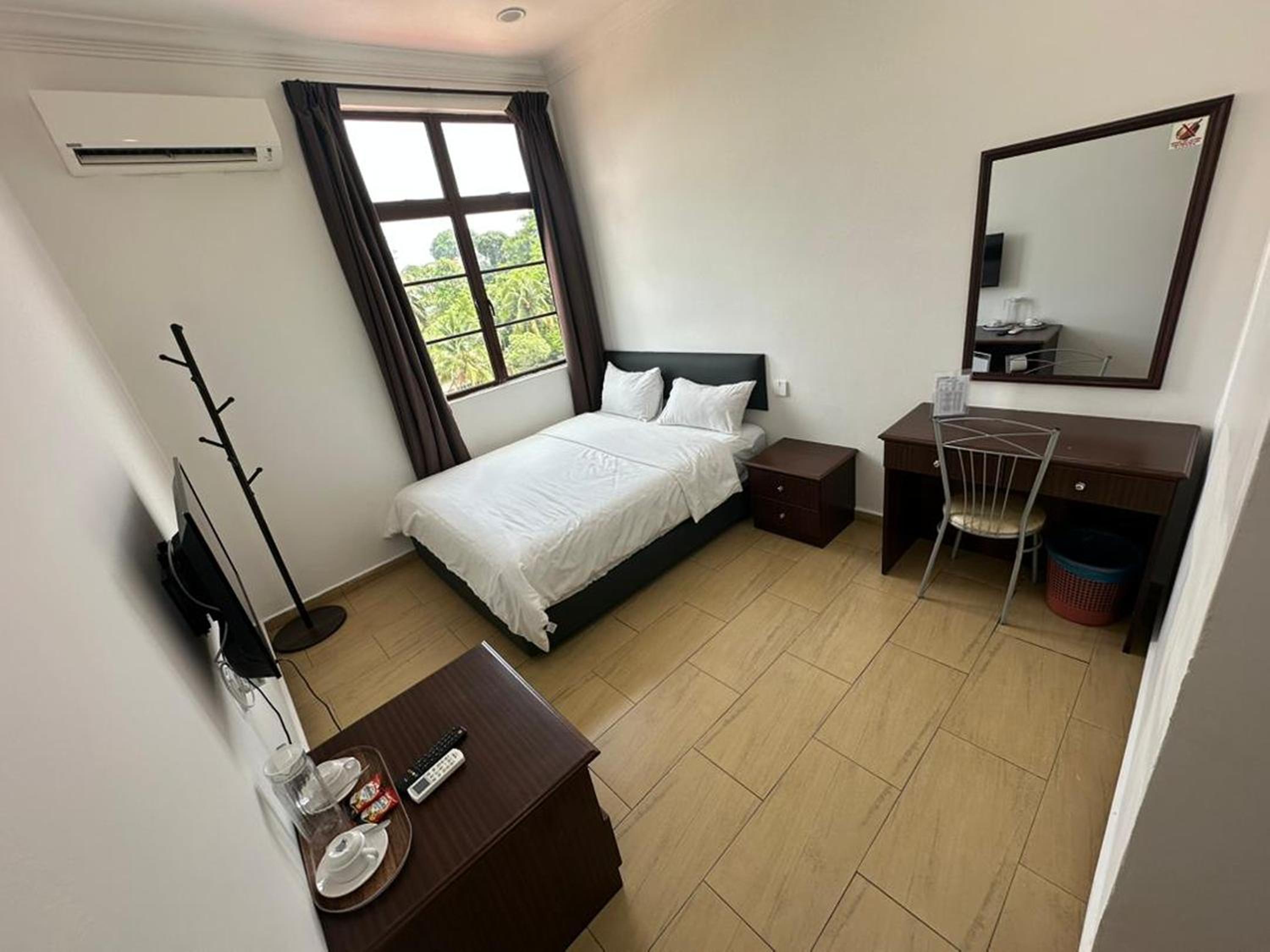 Deluxe Queen Room - Photo 1