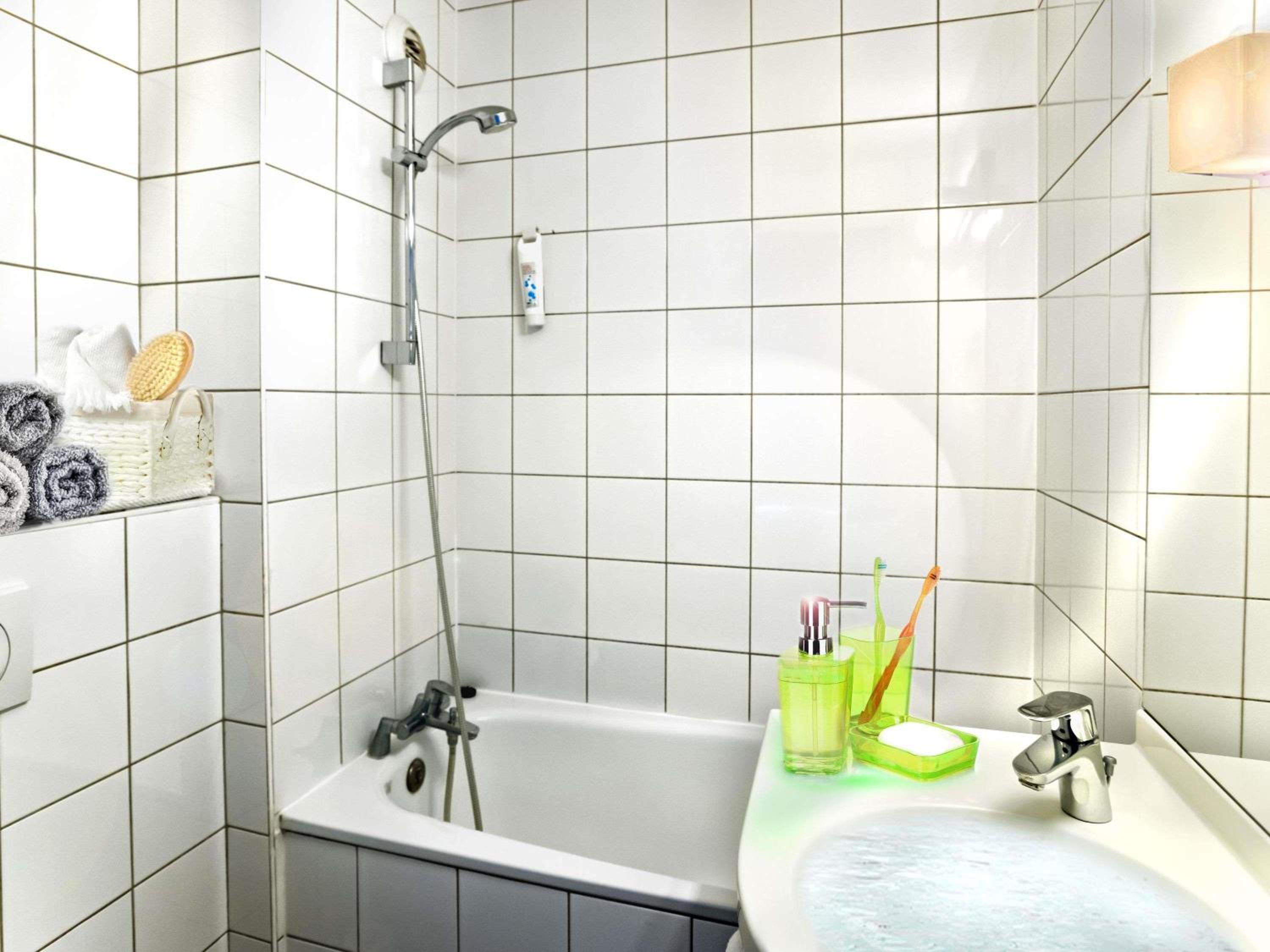 Twin Room - Photo 3