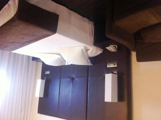 Double or Twin Room - Photo 7