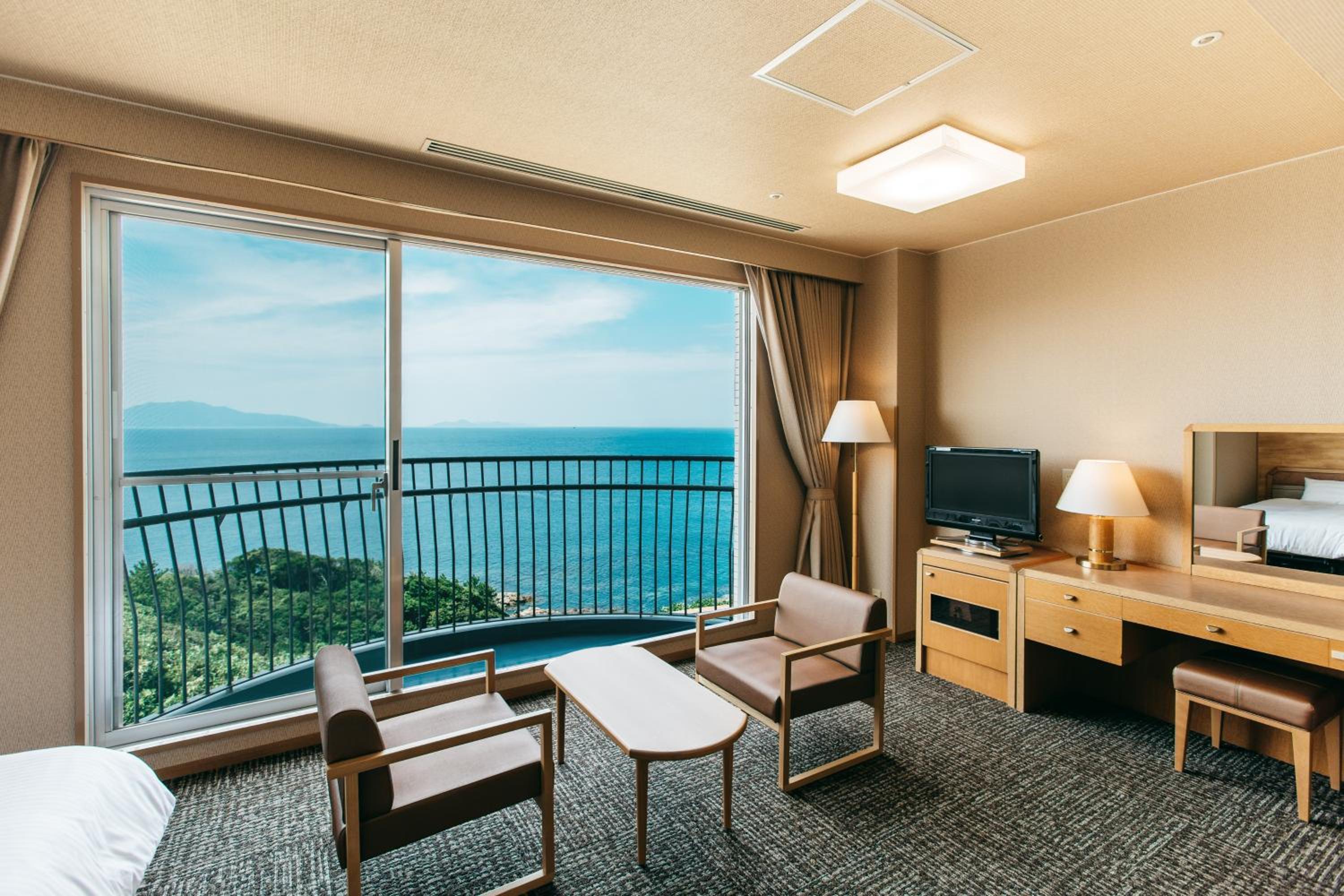 Superior Room with Private Bathroom and Ocean View - Non-Smoking