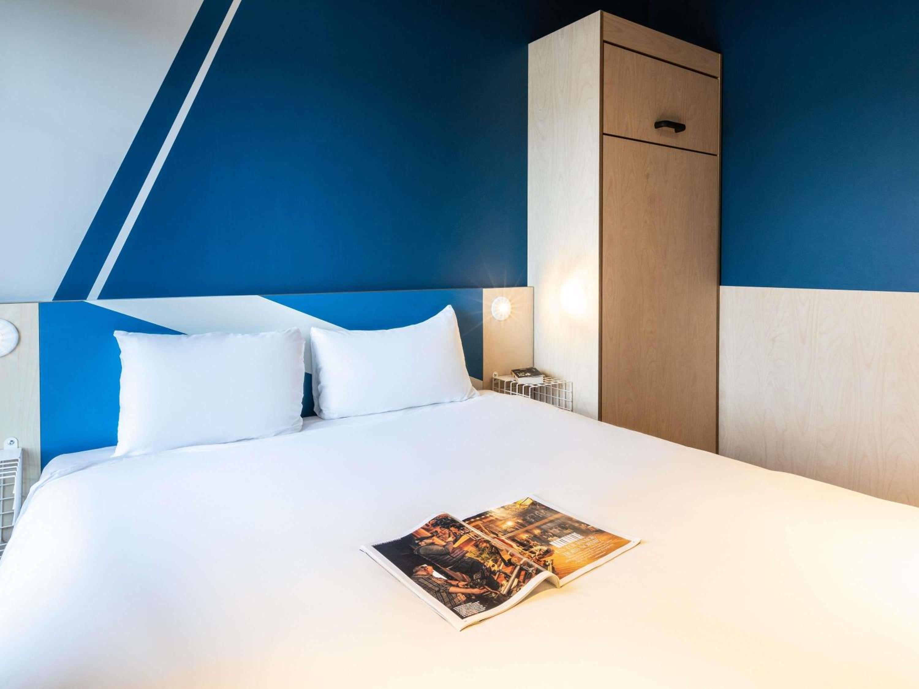 Standard Room with One Double Bed and One Single Bed - Photo 1