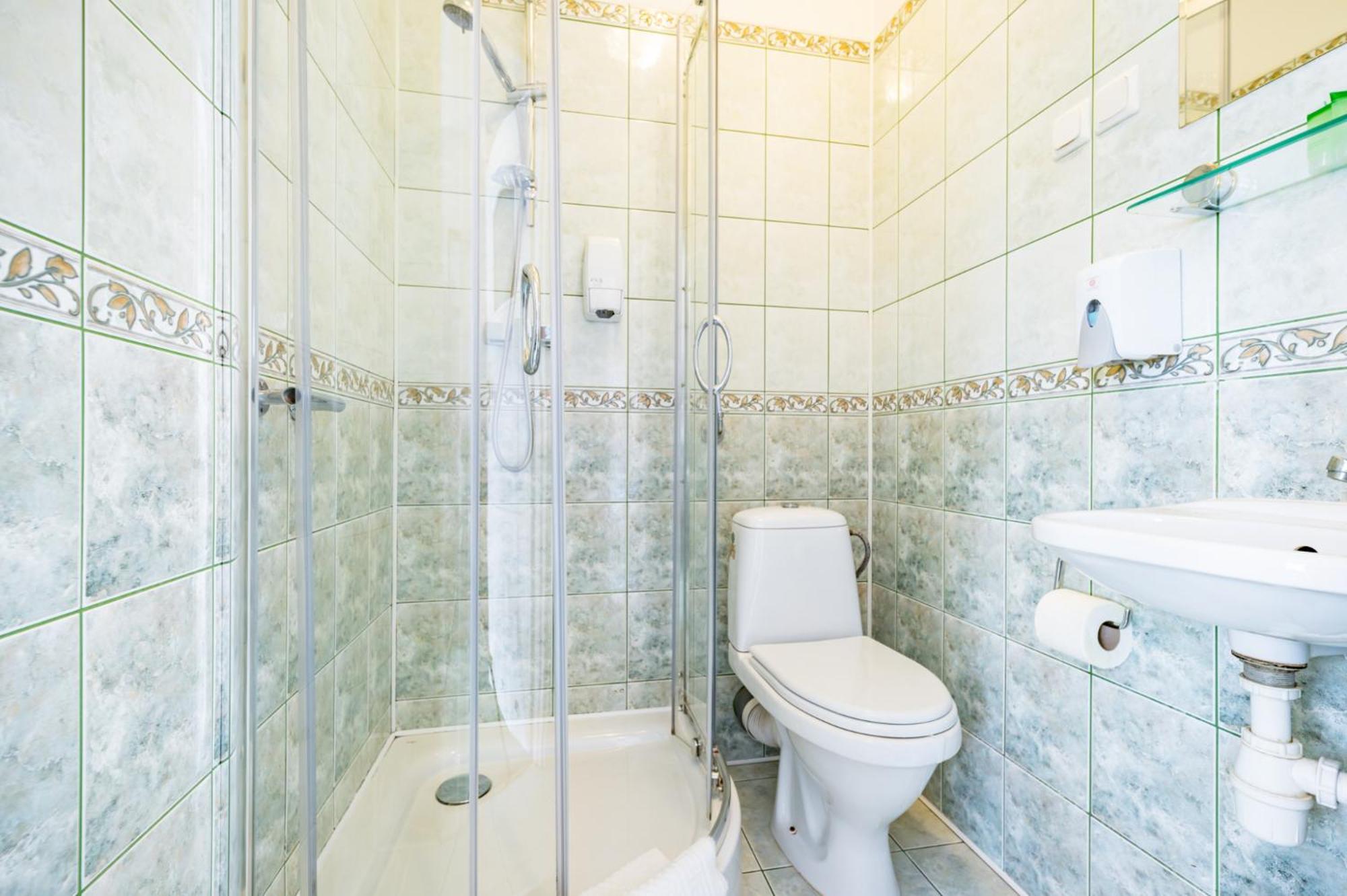 Basic Triple Room photo 2