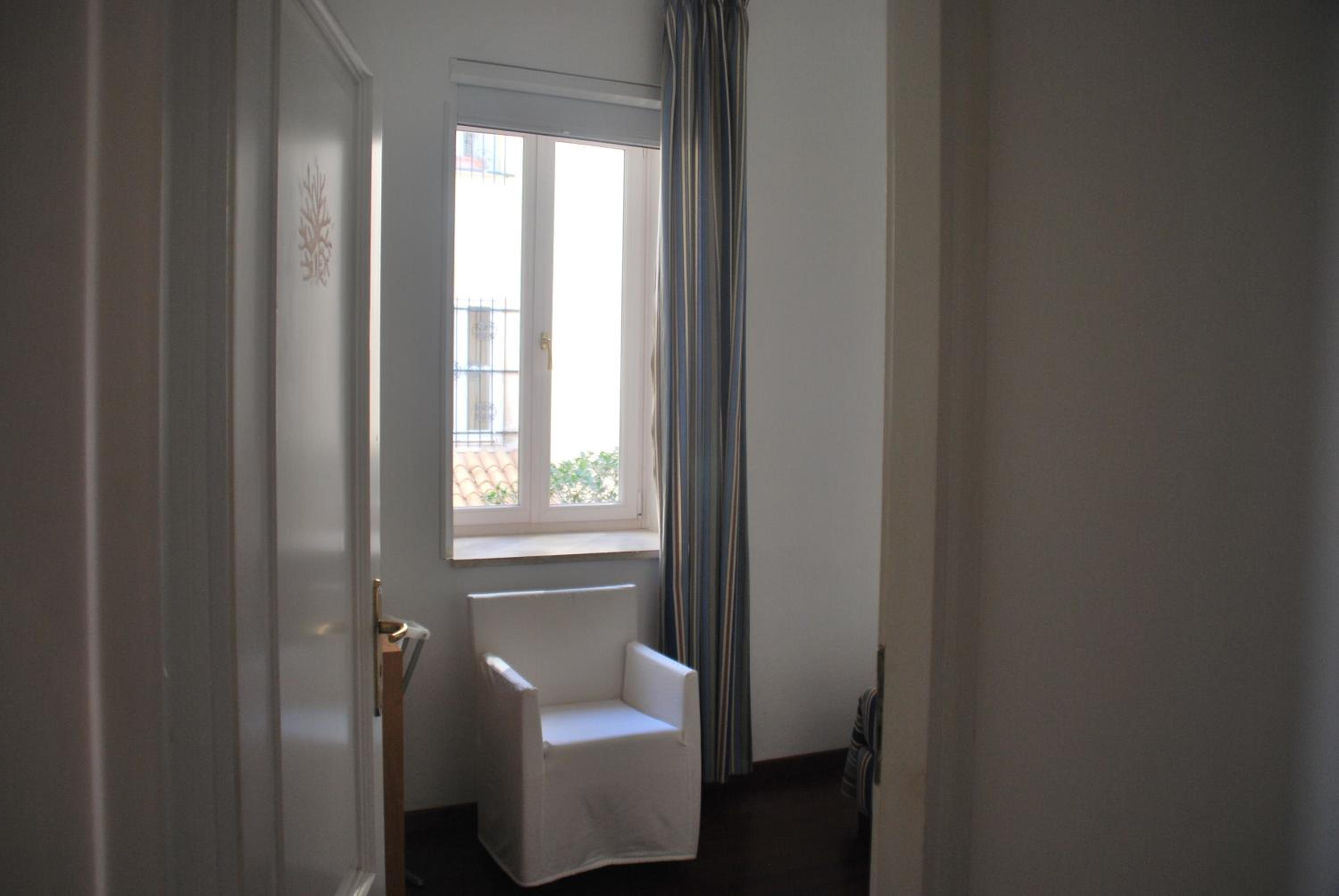 Double Room - Photo 9