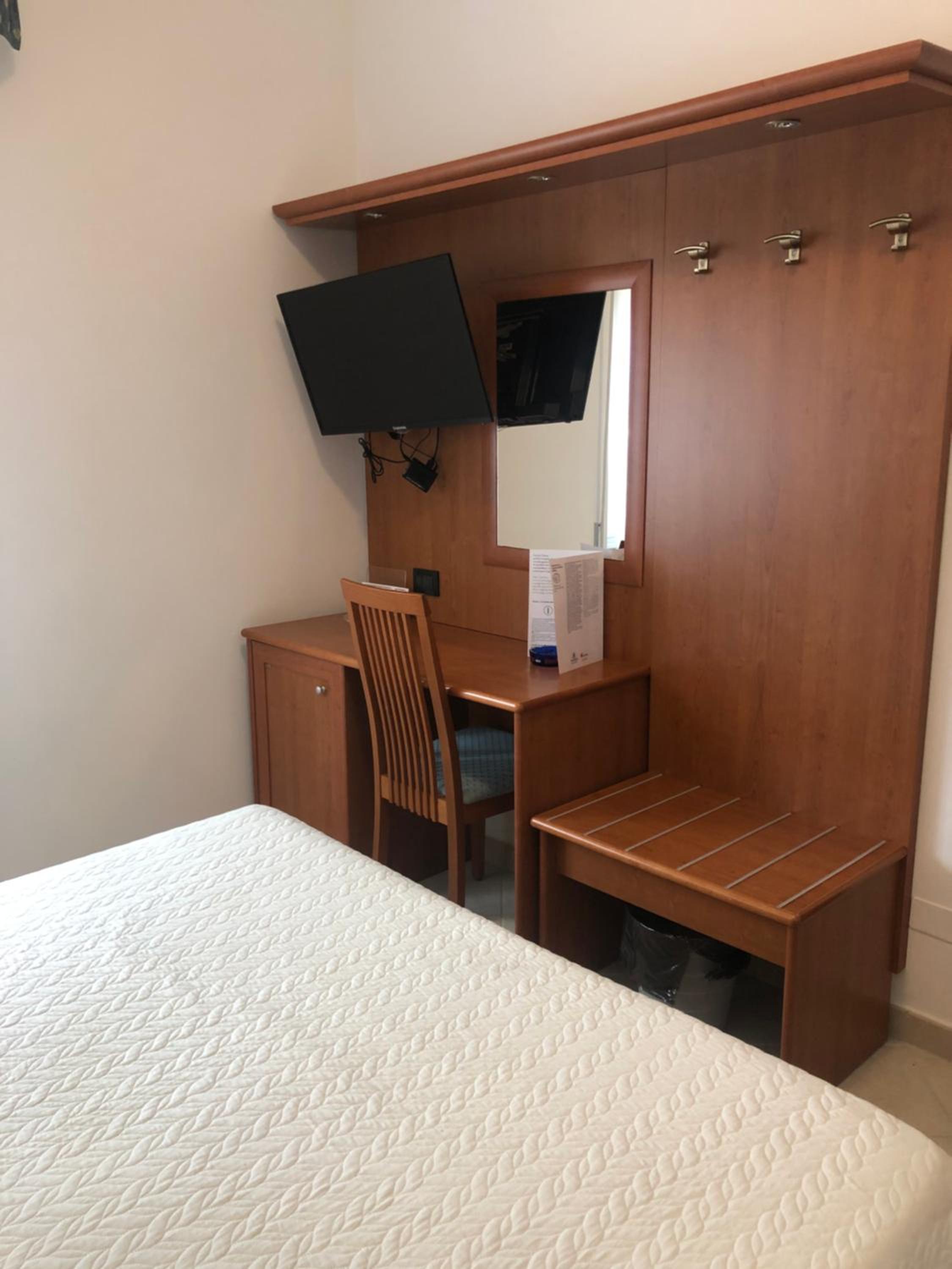 Economy Double Room photo 2